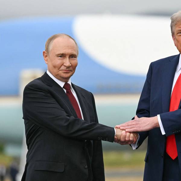 Kremlchef Wladimir Putin (l.) zusammen mit US-Präsident Donald Trump. Sowohl in den Reihen der US-Regierung als auch in Moskau herrscht Freude über den AfD-Wahlsieg in Sachsen-Anhalt. (Archivbild)
