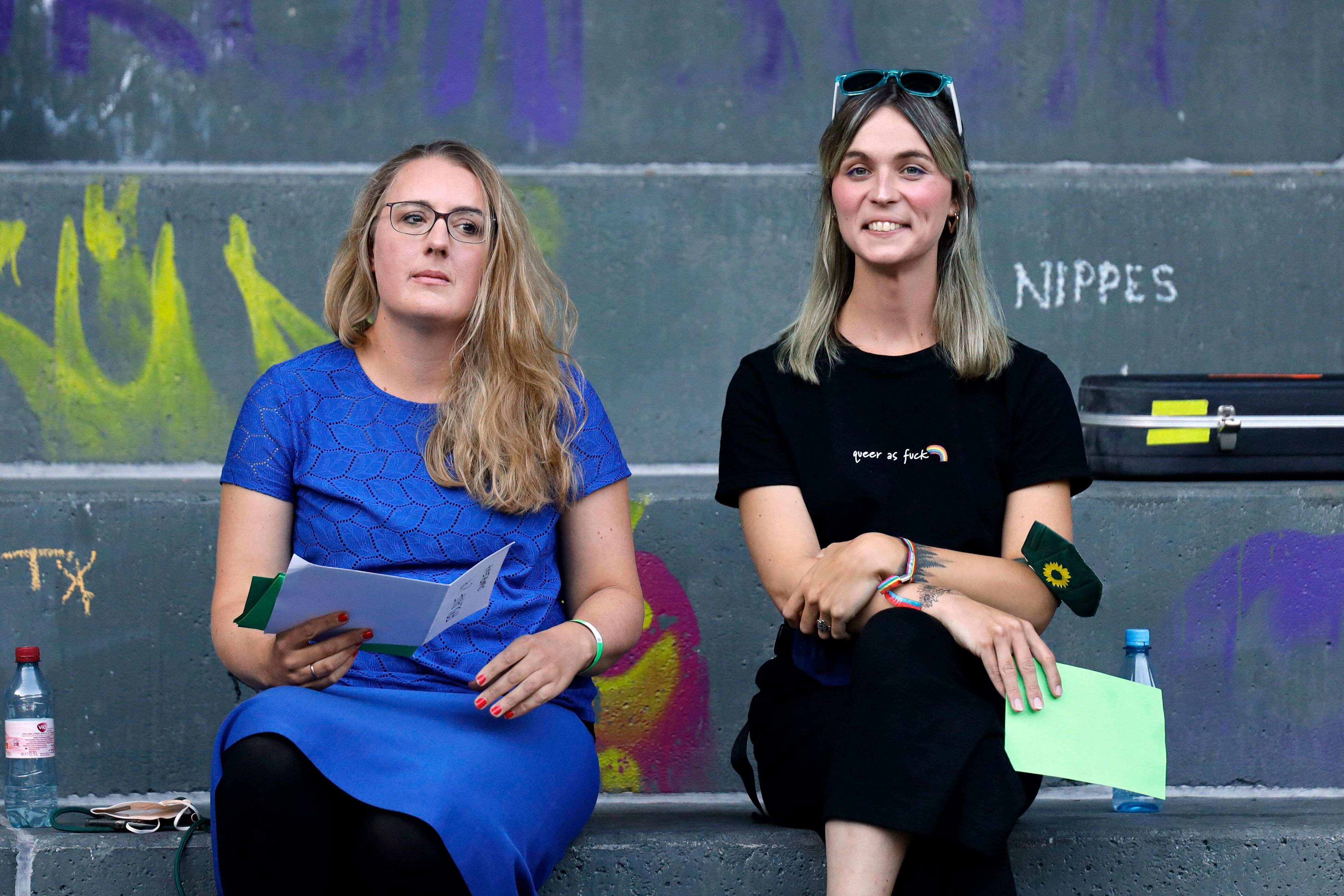 Katharina Dröge und Nyke Slawik bei einer Wahlkampfveranstaltung von Bündnis 90/Die Grünen auf dem Kölner Wilhelmplatz. (Archivbild)