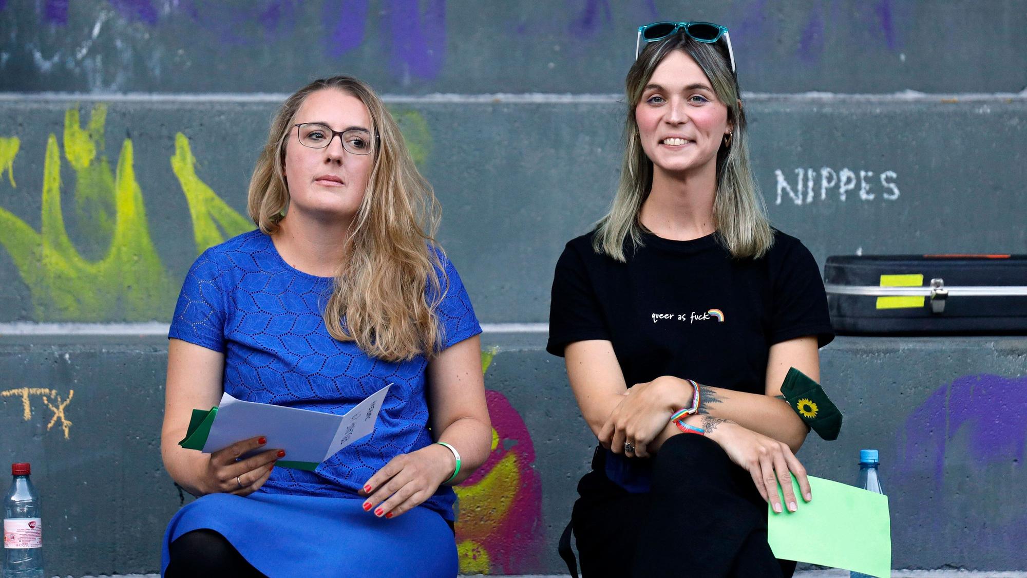 Katharina Dröge und Nyke Slawik bei einer Wahlkampfveranstaltung von Bündnis 90/Die Grünen auf dem Kölner Wilhelmplatz. (Archivbild)