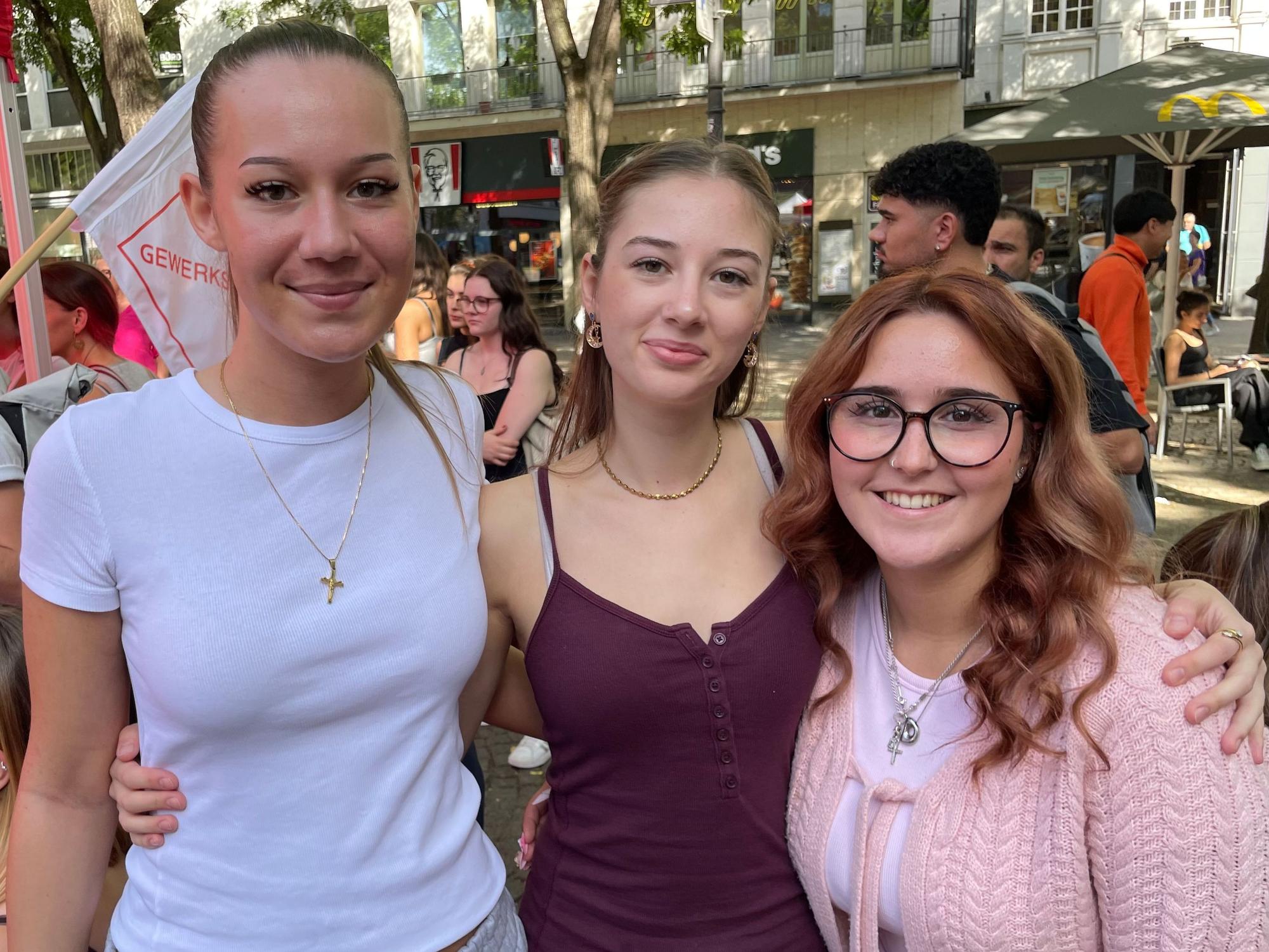 Elin-Emilia Behrens, Idoya Dietz und Emily Heller (v.li.) machen eine Ausbildung zur Hotelfachfrau.