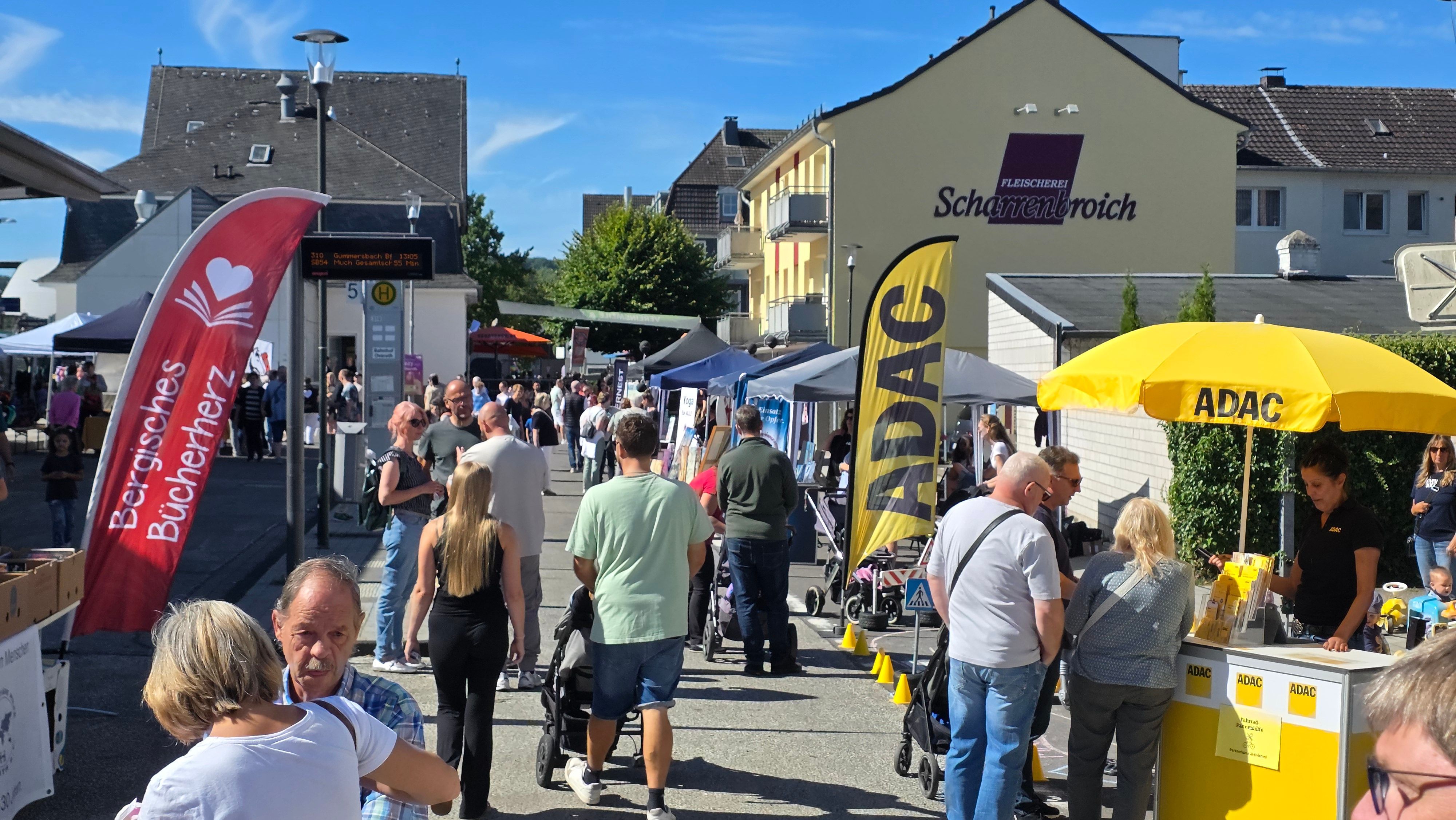 Blick über die Vereinsmeile beim Stadtfest Overath 2026.
