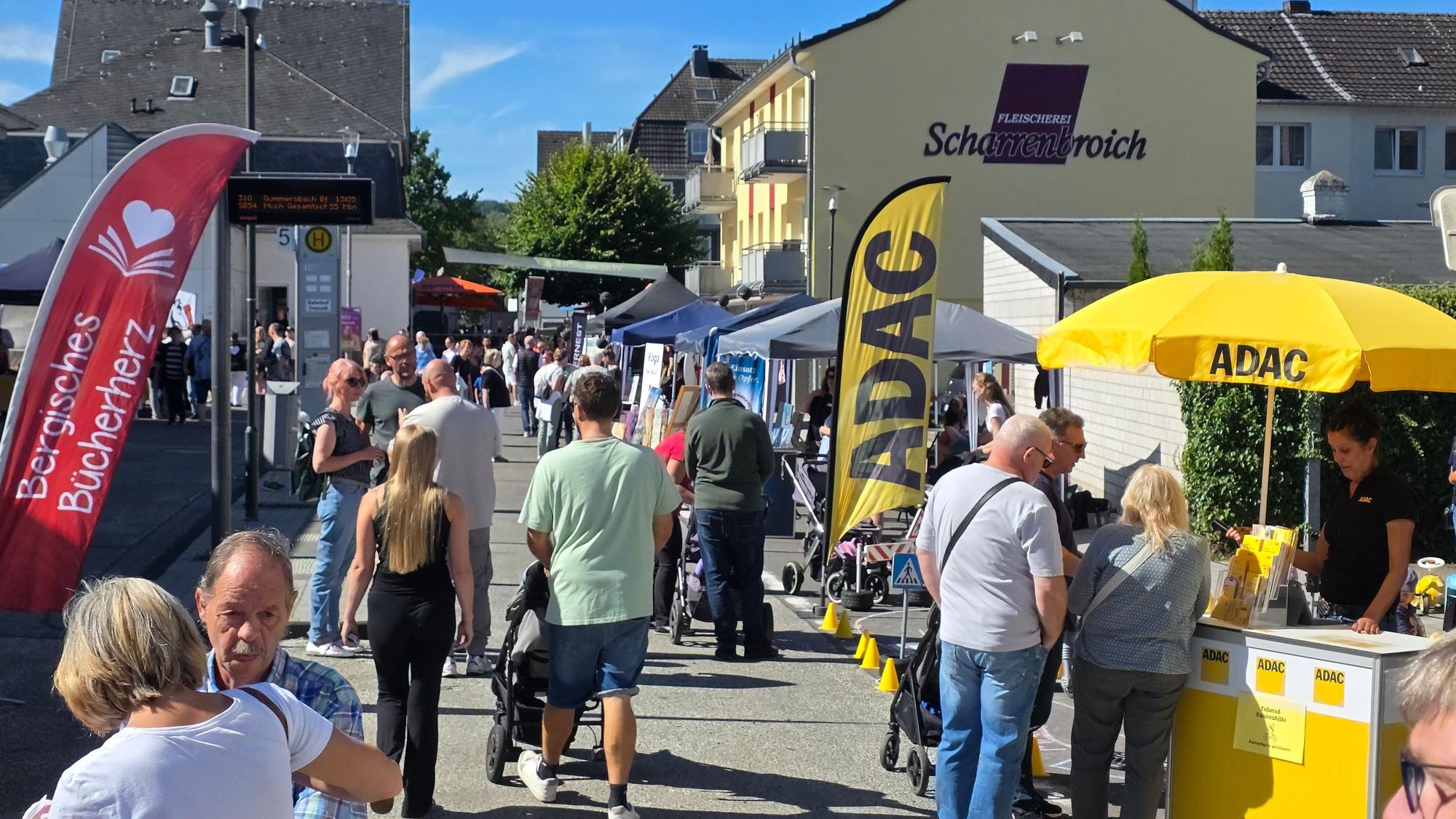 Blick über die Vereinsmeile beim Stadtfest Overath 2026.