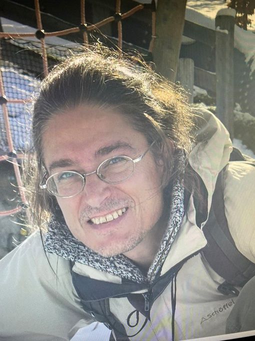 Im Zusammenhang mit der Sabotage an Umspannwerken in Brandenburg, Nordrhein-Westfalen und Sachsen sucht die Polizei diesen Mann.