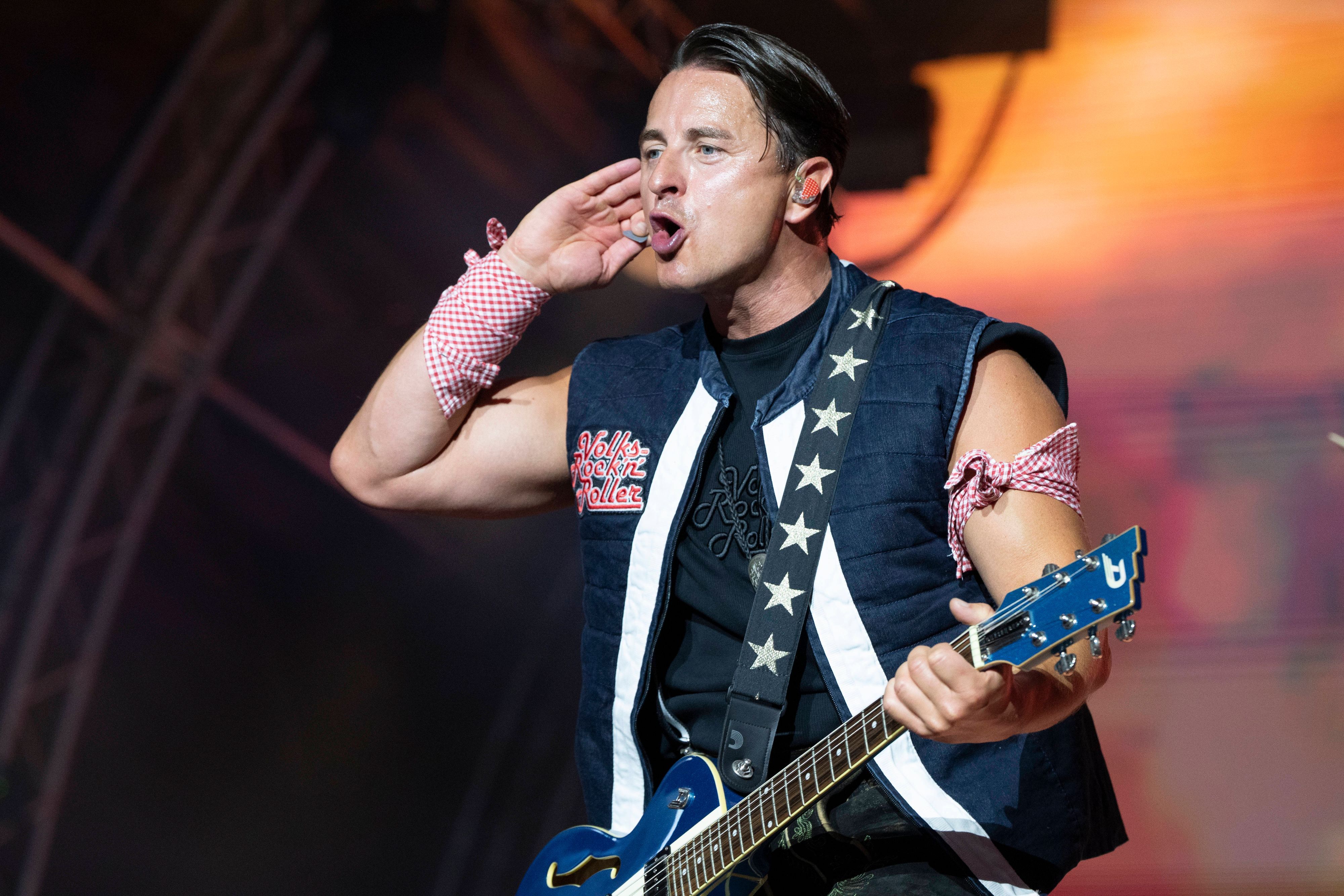Andreas Gabalier singt.