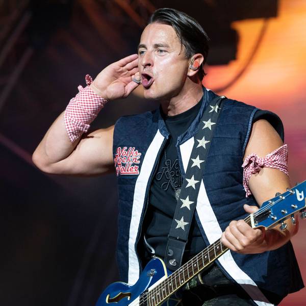 Andreas Gabalier singt.
