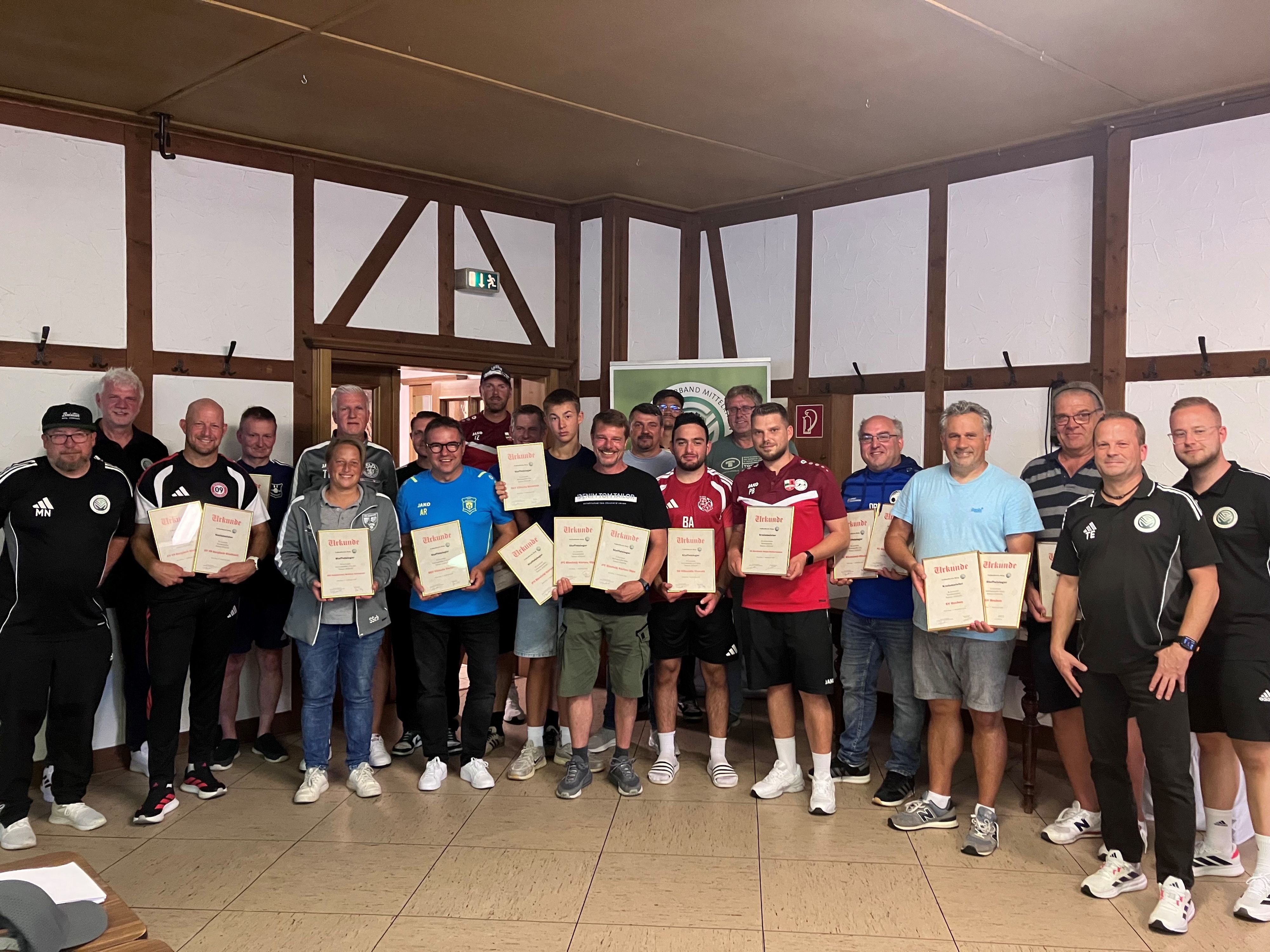Ehrung der Junioren-Kreismeister bei der Jugendleiterversammlung des Fußballkreises Berg.