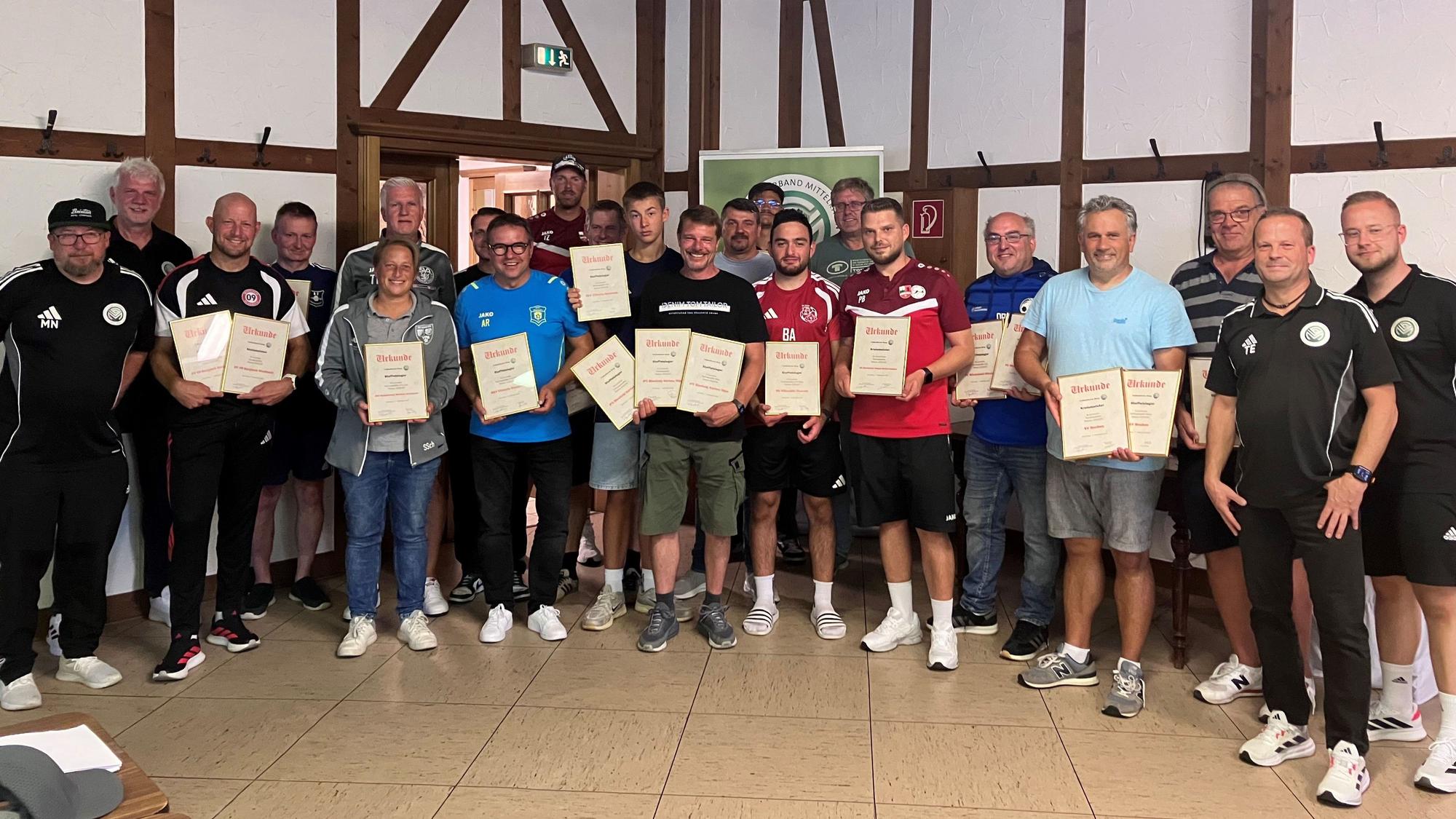 Ehrung der Junioren-Kreismeister bei der Jugendleiterversammlung des Fußballkreises Berg.