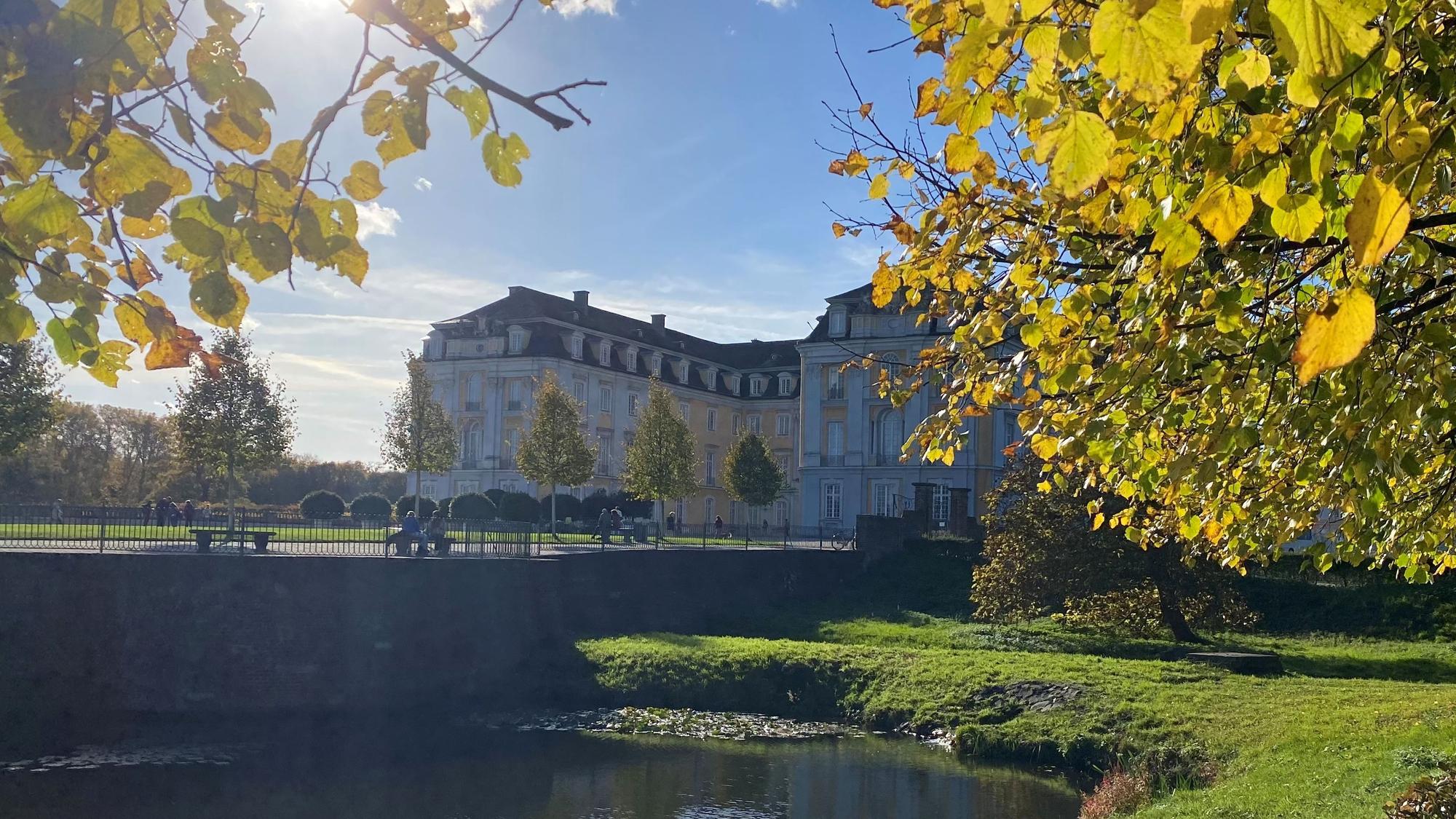 Zu sehen ist das Schloss.