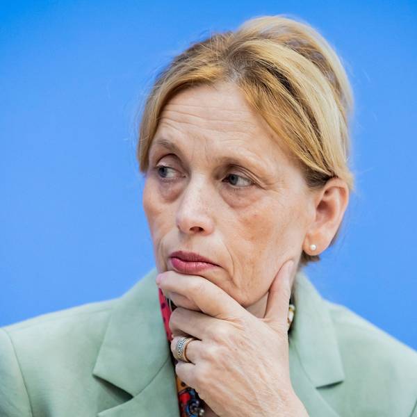 Karin Prien (CDU), Bundesministerin für Bildung, Familie, Senioren, Frauen und Jugend, bei einer Pressekonferenz. (Archivbild)