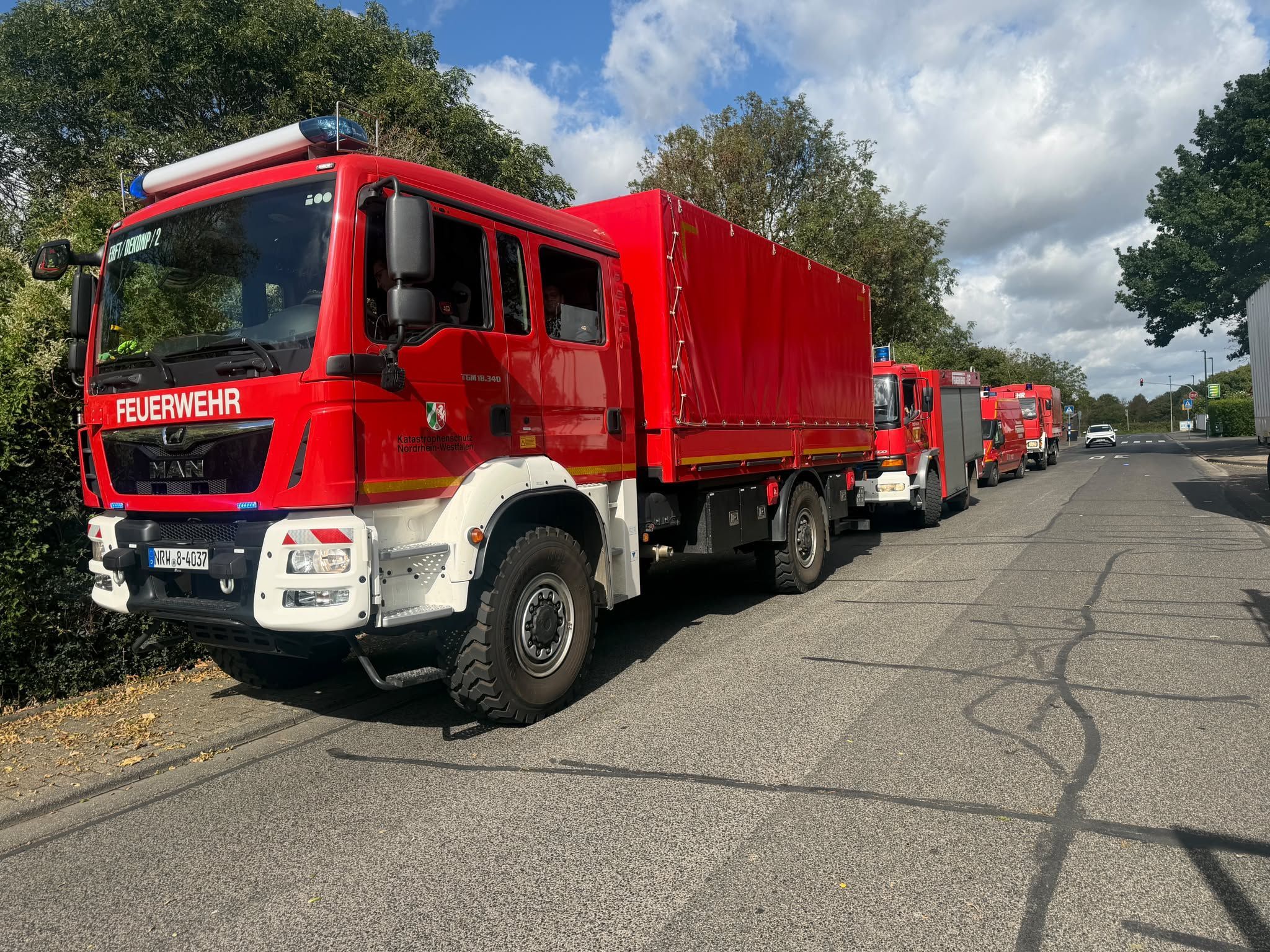 Mit einem Großaufgebot ist die Feuerwehr ausgerückt.