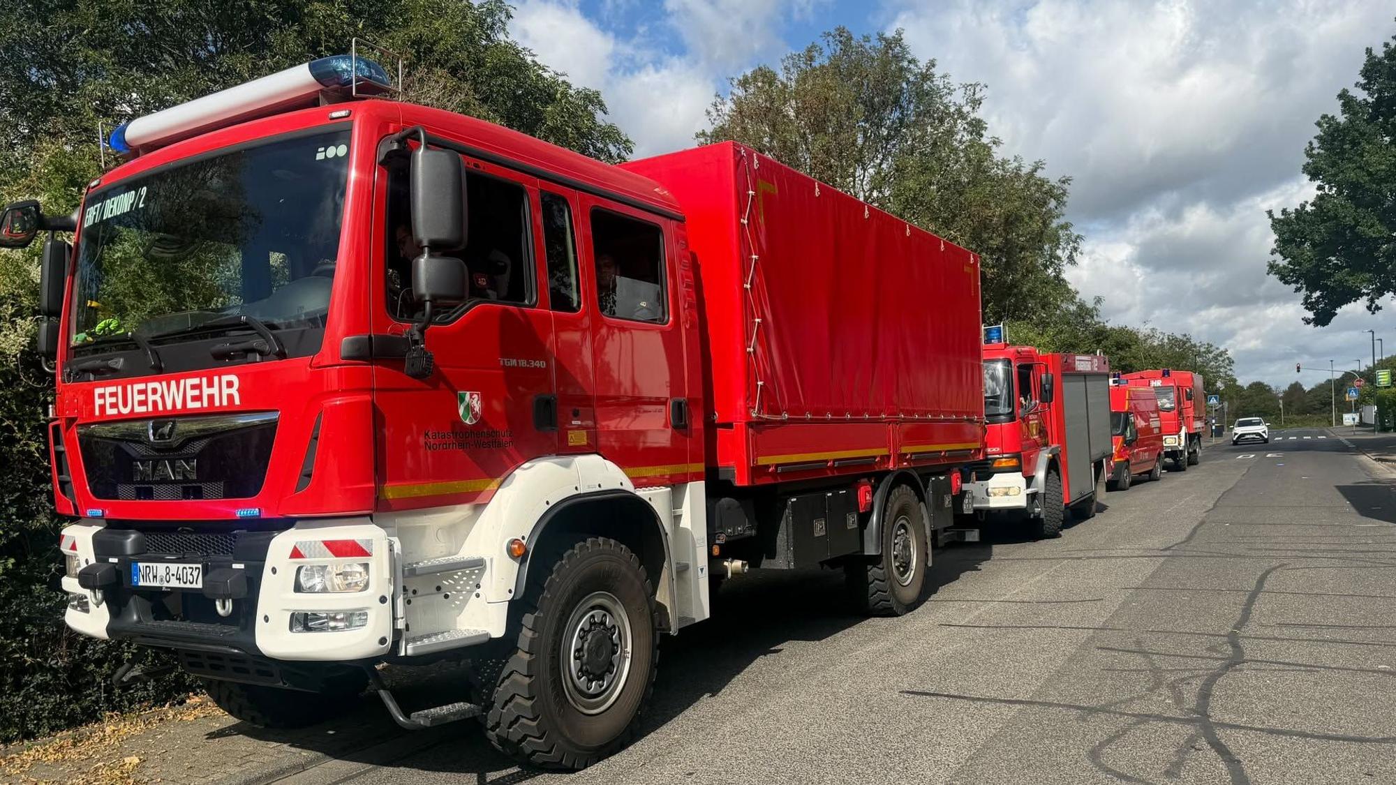 Mit einem Großaufgebot ist die Feuerwehr ausgerückt.