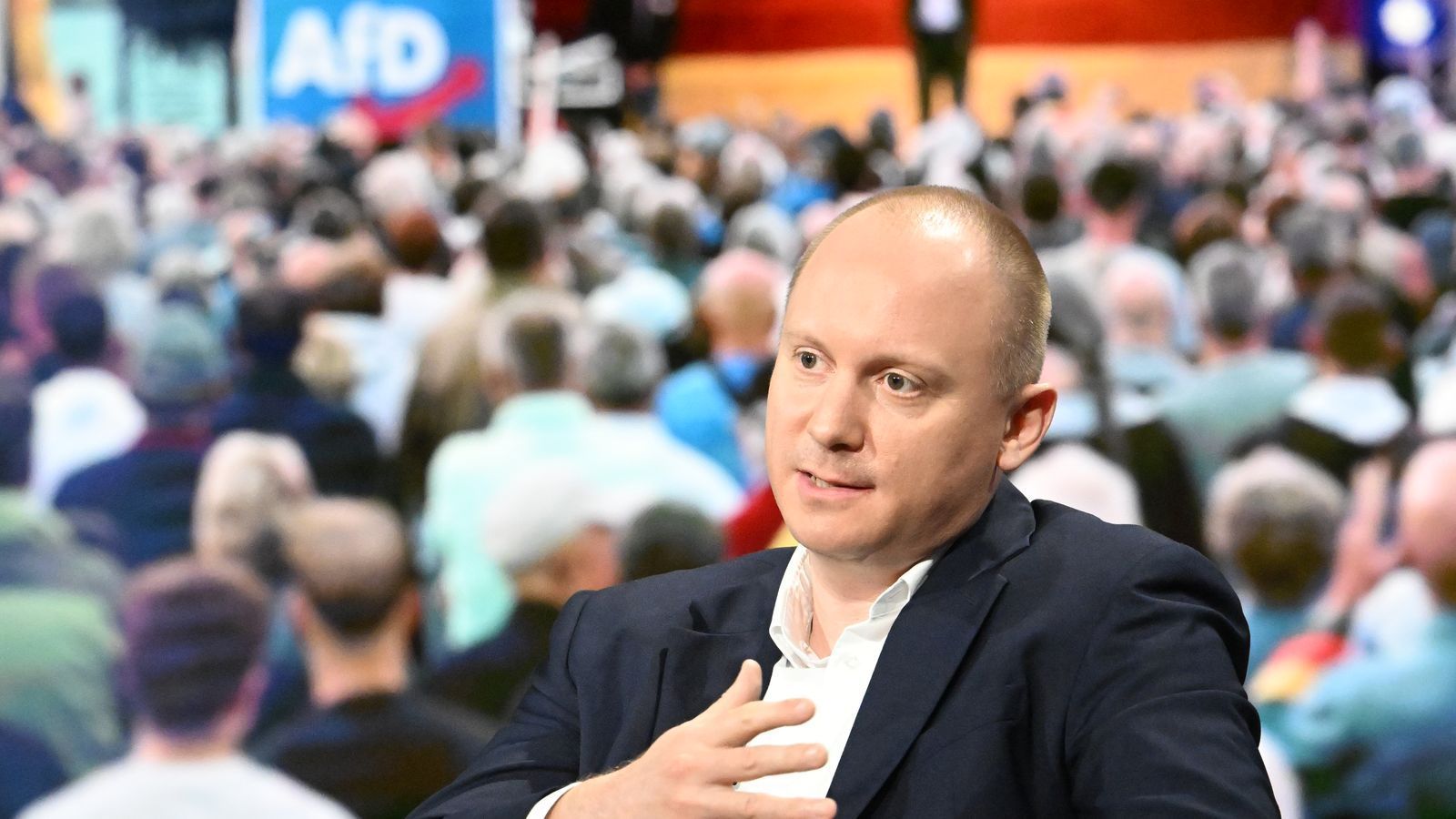 Journalist Justus Bender erklärte bei „Markus Lanz“, dass sich die AfD eine Koalition mit dem BSW wünschen würde. (Bild: Cornelia Lehmann / ZDF)
