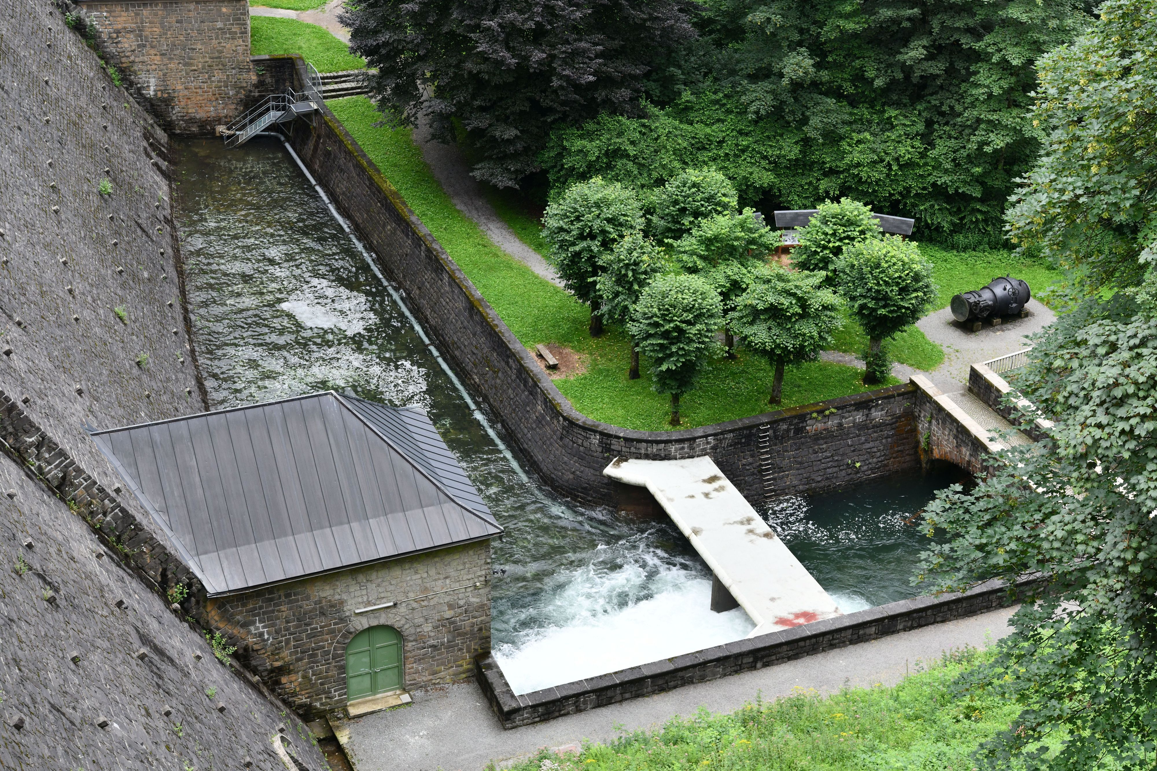 Das Überlaufbecken der Aggertalsperre.