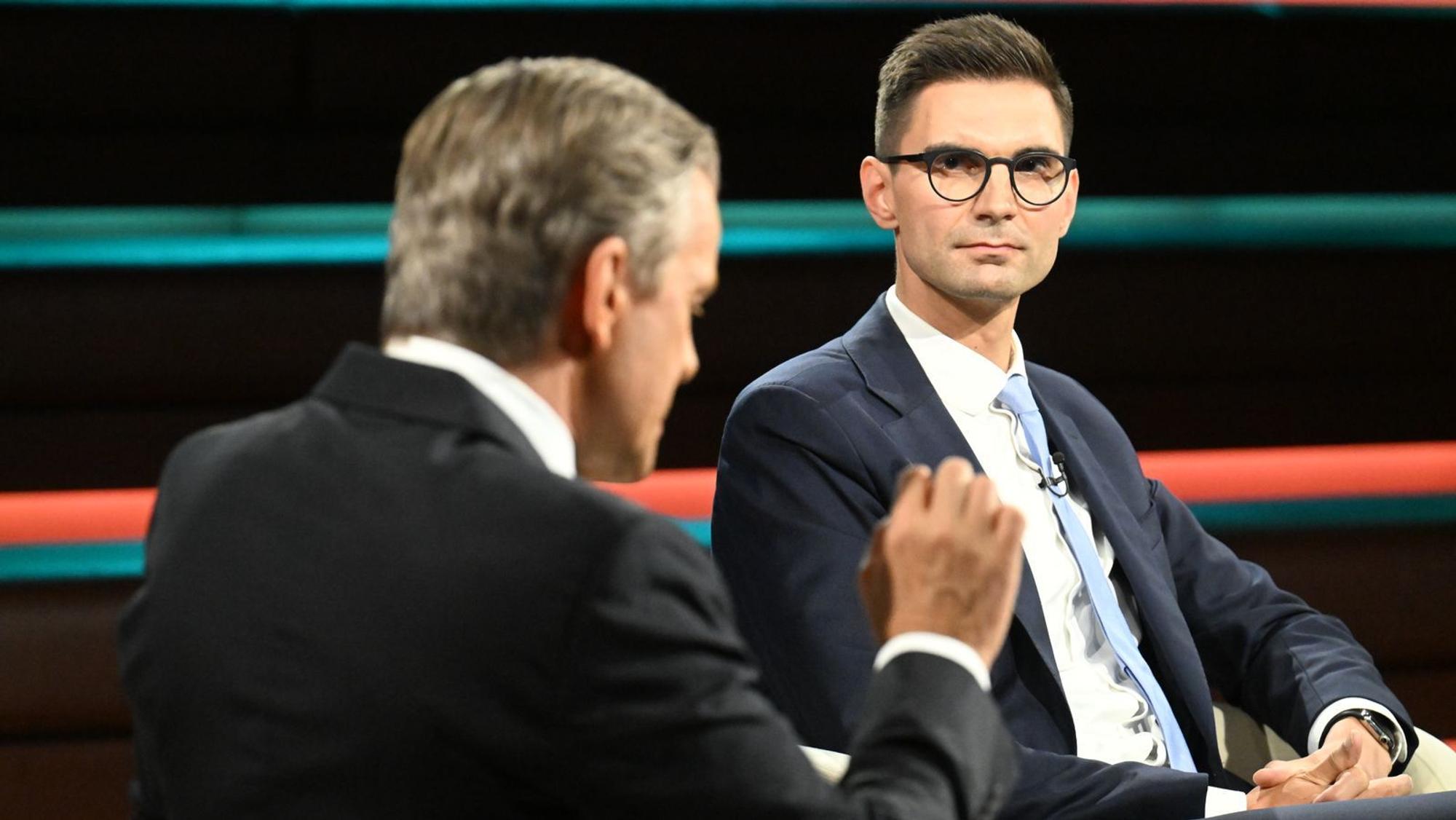 CDU-Politiker Sepp Müller distanzierte sich bei „Markus Lanz“ entschieden von Ministerpräsident Sven Schulze. (Bild: Cornelia Lehmann / ZDF)