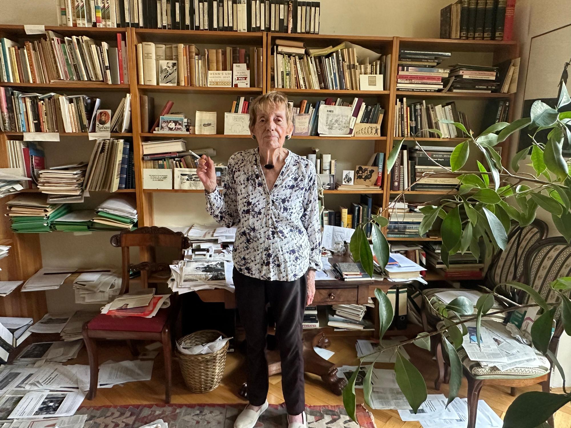 Kathinka Dittrich van Weringh (85) in ihrer Wohnung in der Südstadt