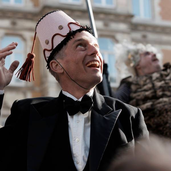 Ermittler Gereon Rath (Volker Bruch, r.) und Dr. Forster (Ulrich Noethen) in „Babylon Berlin“.