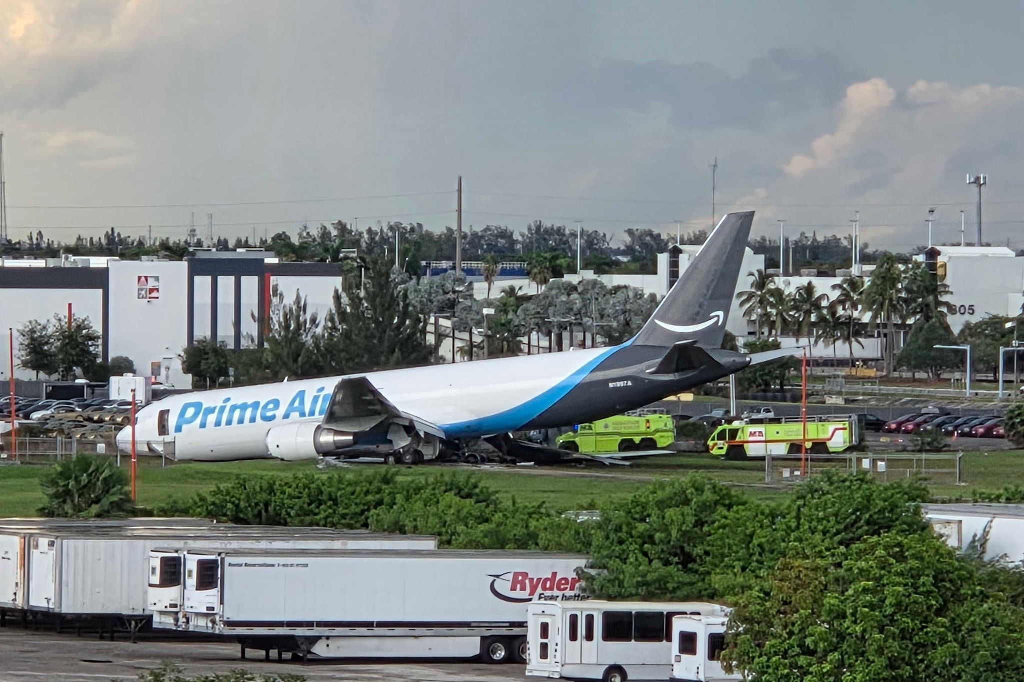 Unfall mit Frachtflugzeug nach Landung am Flughafen Miami
