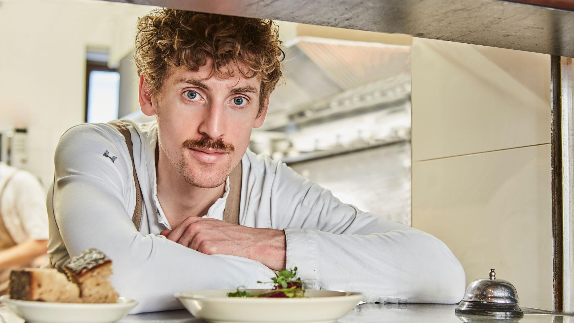 Jakob Erdsiek betreibt die Bar Brio.