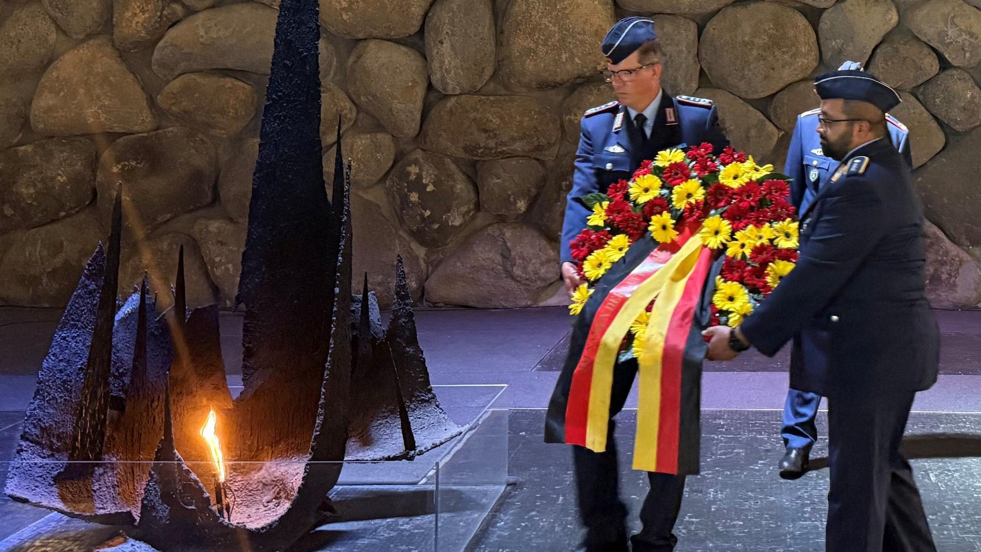 Gregor Golland hat in Yad Vashem einen Kranz niedergelegt.