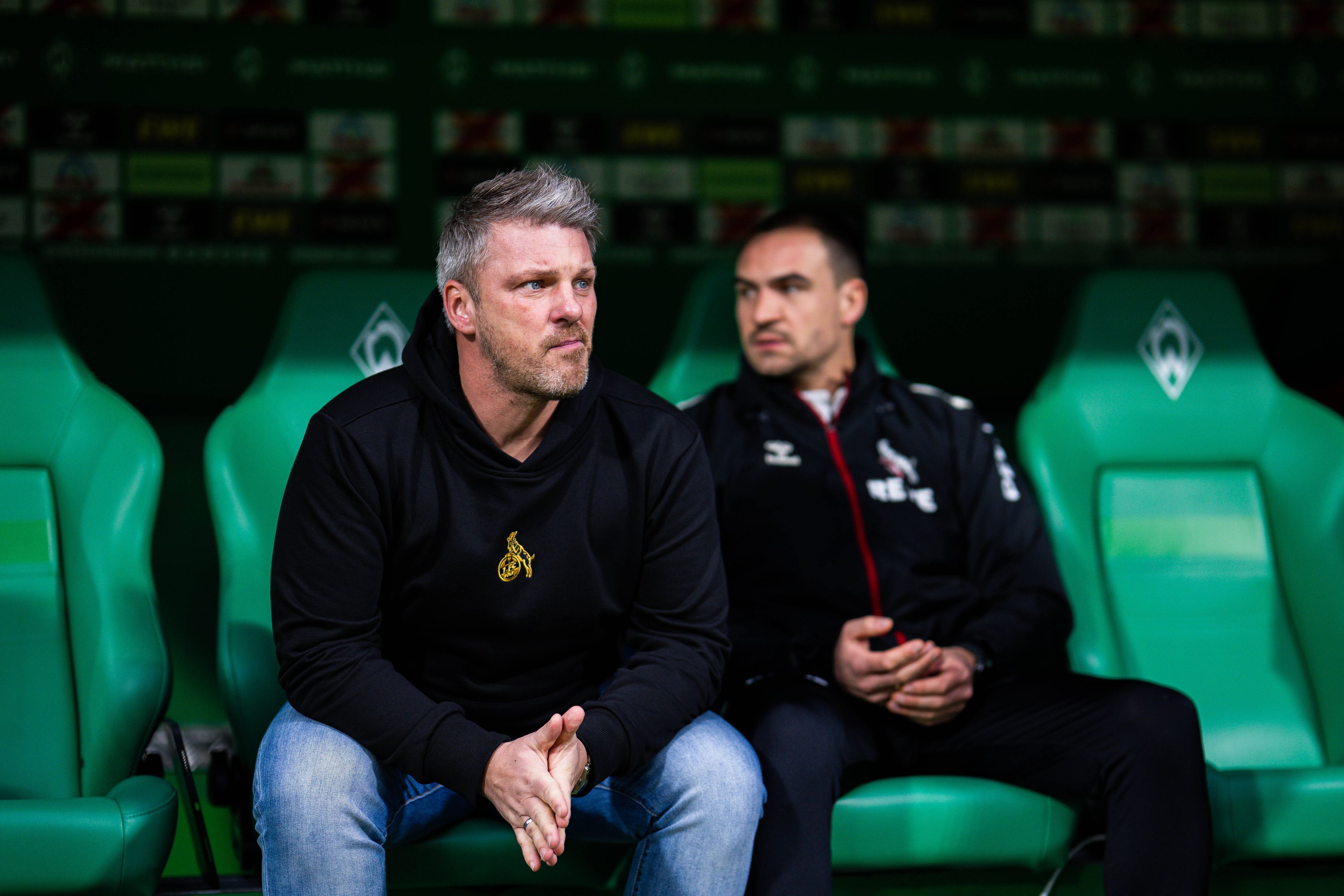 29.11.2025 - Fußball, 2025/2026, 1. Bundesliga, 12. Spieltag, SV Werder Bremen - 1. FC Köln: L-R Lukas Kwasniok Trainer - Köln, Hannes Dold Co-Trainer - Köln DFL REGULATIONS PROHIBIT ANY USE OF PHOTOGRAPHS AS IMAGE SEQUENCES AND/OR QUASI-VIDEO. Bremen Bremen Deutschland Weserstadion *** 29 11 2025 Soccer, 2025 2026, 1 Bundesliga, Matchday 12, SV Werder Bremen 1 FC Köln L R Lukas Kwasniok Coach Cologne , Hannes Dold Co Coach Cologne DFL REGULATIONS PROHIBIT ANY USE OF PHOTOGRAPHS AS IMAGE SEQUENCES AND OR QUASI VIDEO Bremen Bremen Bremen Germany Weserstadion