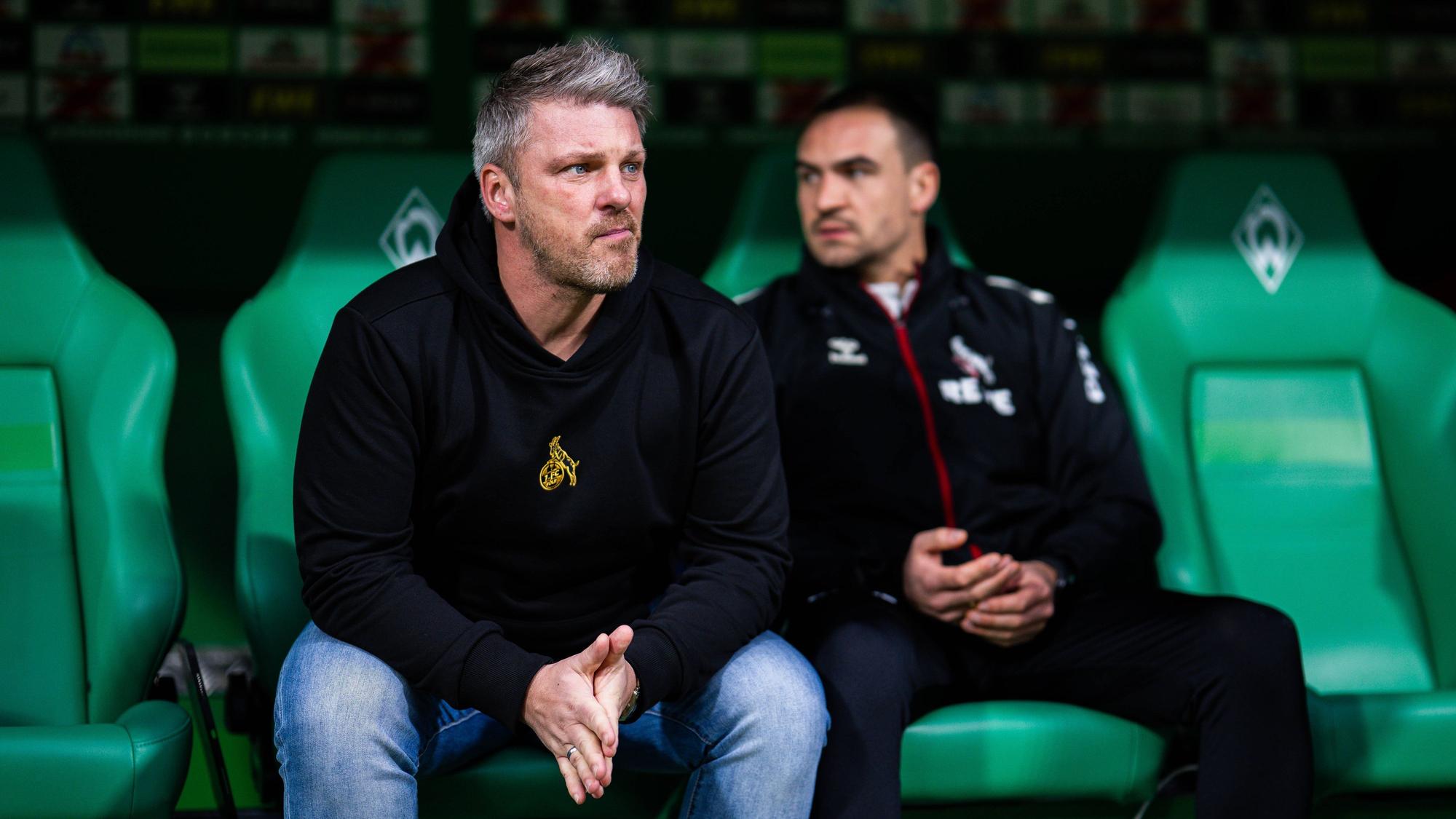 29.11.2025 - Fußball, 2025/2026, 1. Bundesliga, 12. Spieltag, SV Werder Bremen - 1. FC Köln: L-R Lukas Kwasniok Trainer - Köln, Hannes Dold Co-Trainer - Köln DFL REGULATIONS PROHIBIT ANY USE OF PHOTOGRAPHS AS IMAGE SEQUENCES AND/OR QUASI-VIDEO. Bremen Bremen Deutschland Weserstadion *** 29 11 2025 Soccer, 2025 2026, 1 Bundesliga, Matchday 12, SV Werder Bremen 1 FC Köln L R Lukas Kwasniok Coach Cologne , Hannes Dold Co Coach Cologne DFL REGULATIONS PROHIBIT ANY USE OF PHOTOGRAPHS AS IMAGE SEQUENCES AND OR QUASI VIDEO Bremen Bremen Bremen Germany Weserstadion