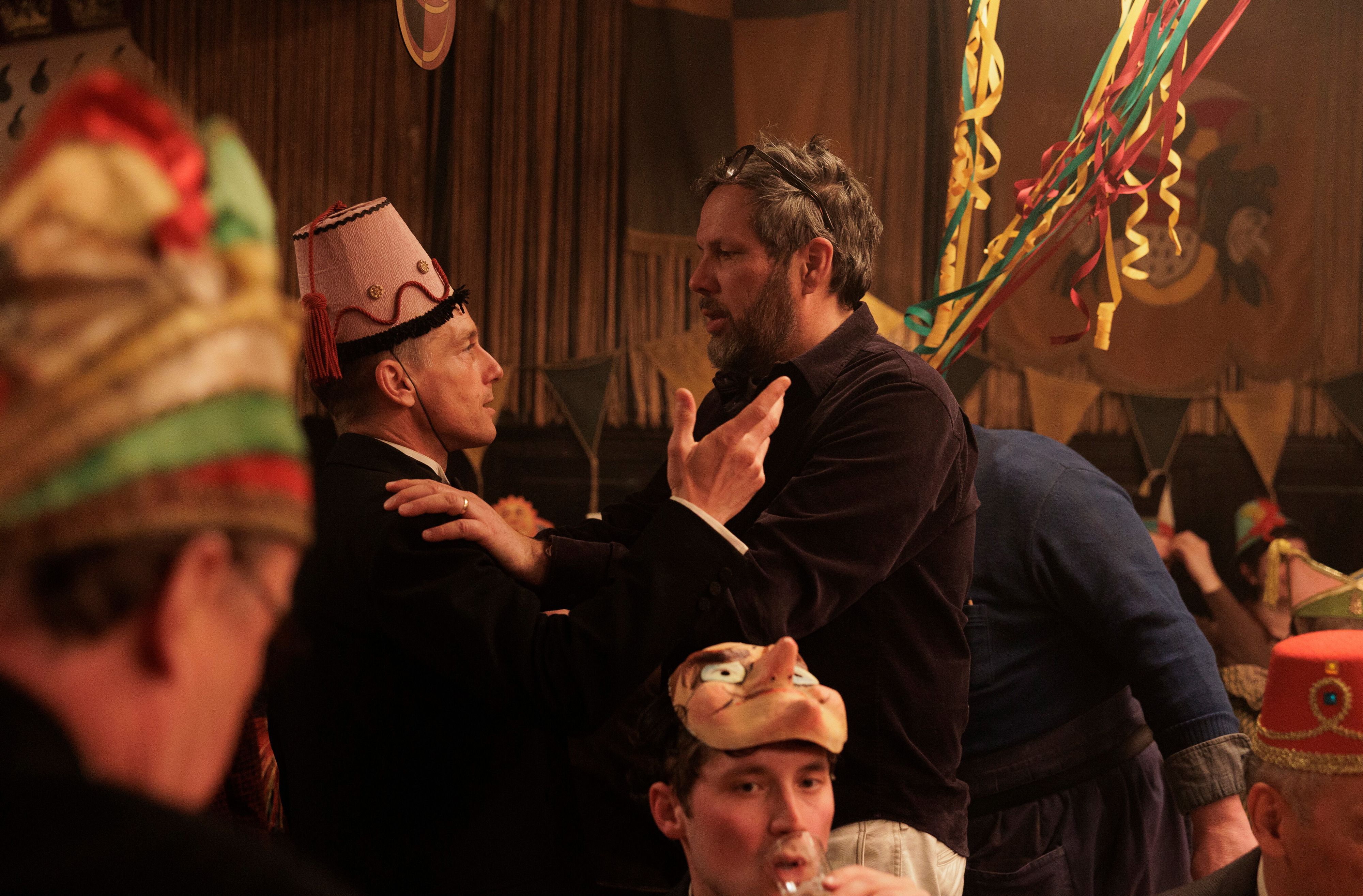 5. Staffel „Babylon Berlin“: Achim von Borries spricht mit Volker Bruch.