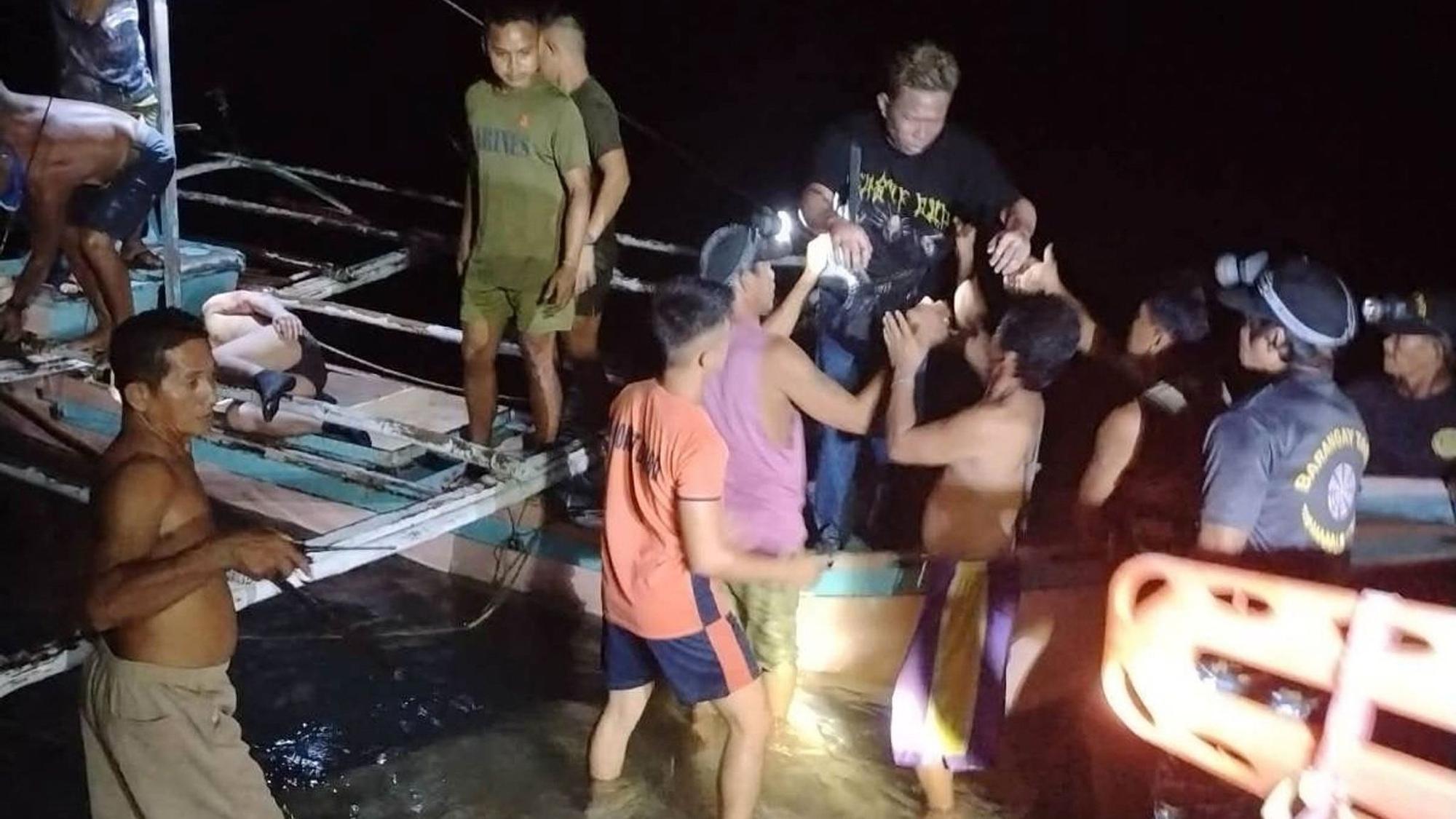 Brand auf Fähre auf den Philippinen