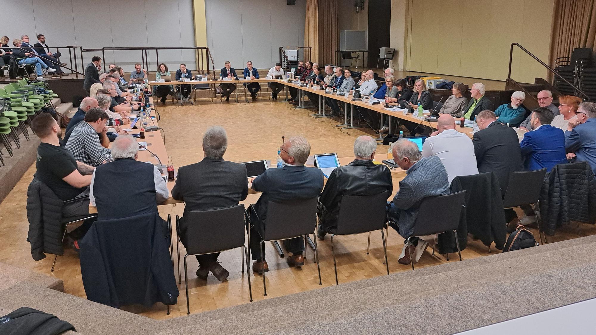 Im Niederkasseler Stadtrat gibt es nach dem Austritt von drei Politikern aus der WIN-Fraktion und der Neugründung der Bürgerfraktion Niederkassel jetzt insgesamt acht Fraktionen.