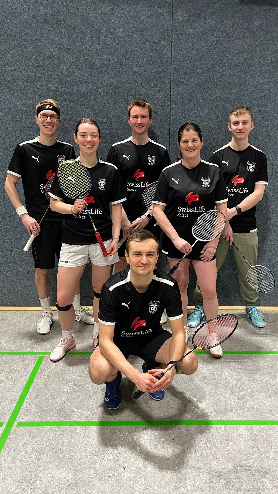 Das Mannschaftsfoto der Badmintonspieler von Smash Voreifel.