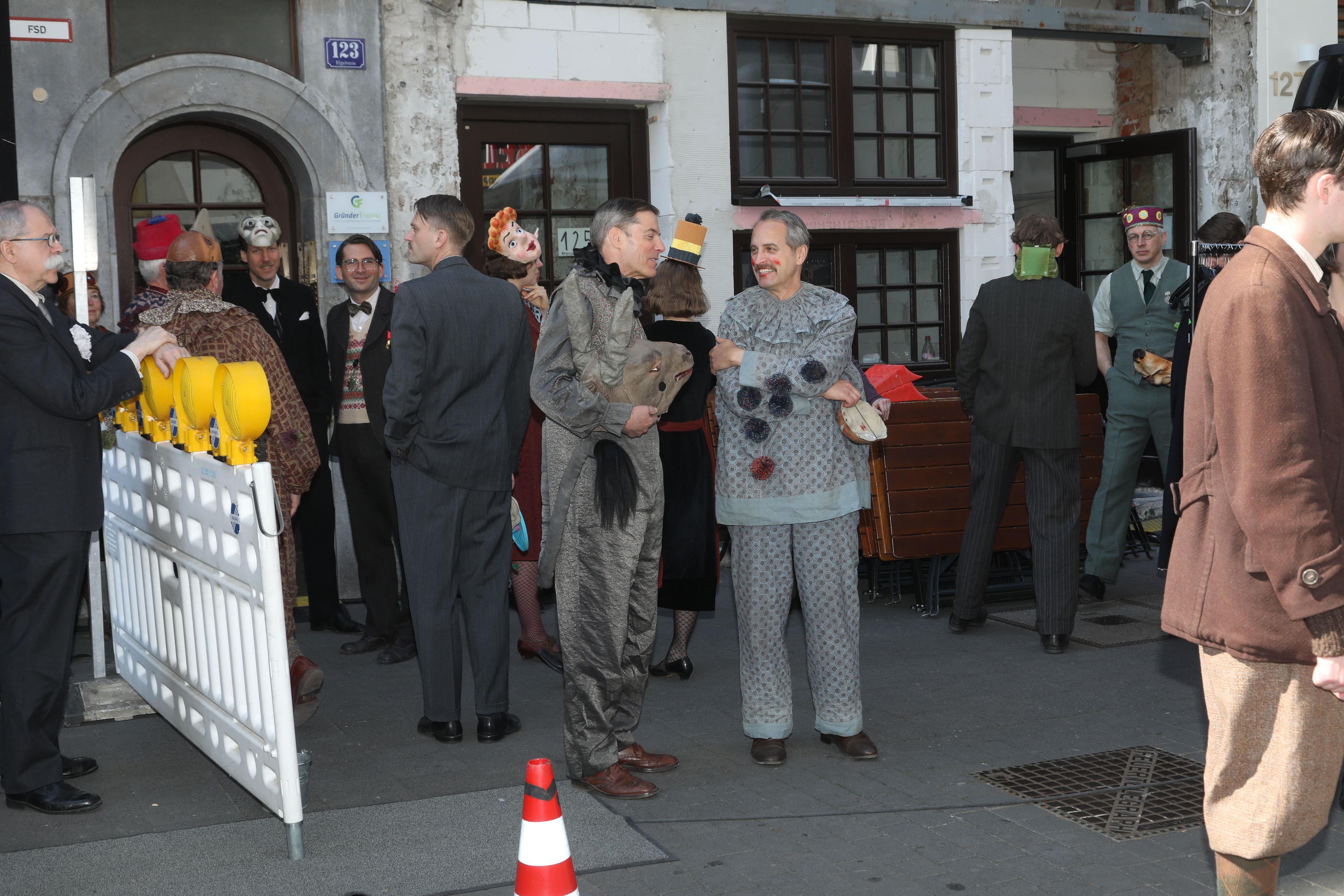 03.04.2025, Köln: Am Eigelstein Dreharbeiten Babylon Berlin. Foto: Arton Krasniqi