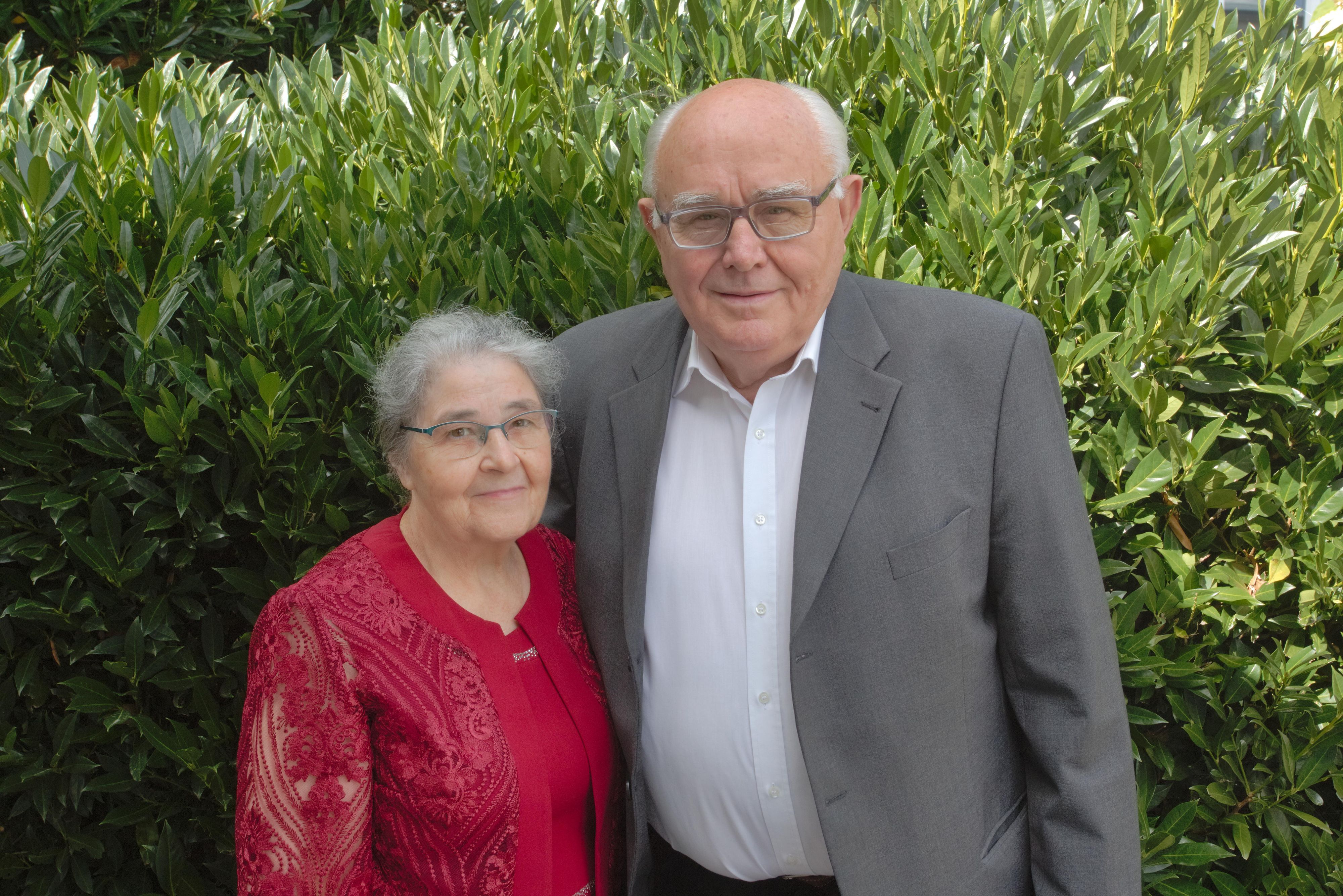Foto eines Ehepaares, das seit 50 Jahren verheiratet ist.