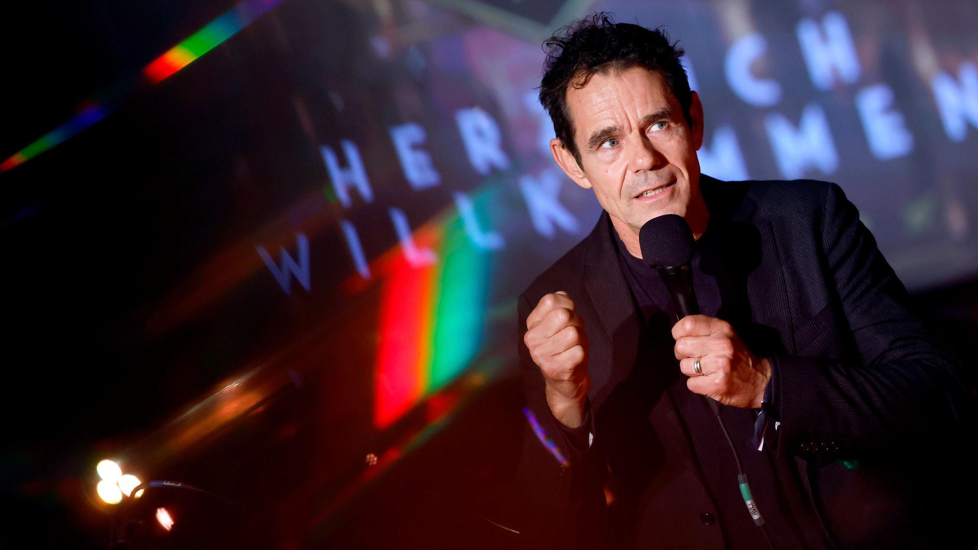 Regisseur Tom Tykwer bei der NRW-Premiere im Rheinauhafen.