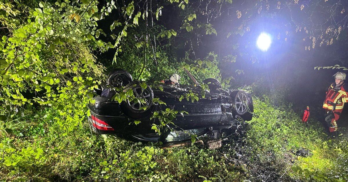 Serious Accident in Engelskirchen: Mercedes Plunges Down Slope - | Two ...