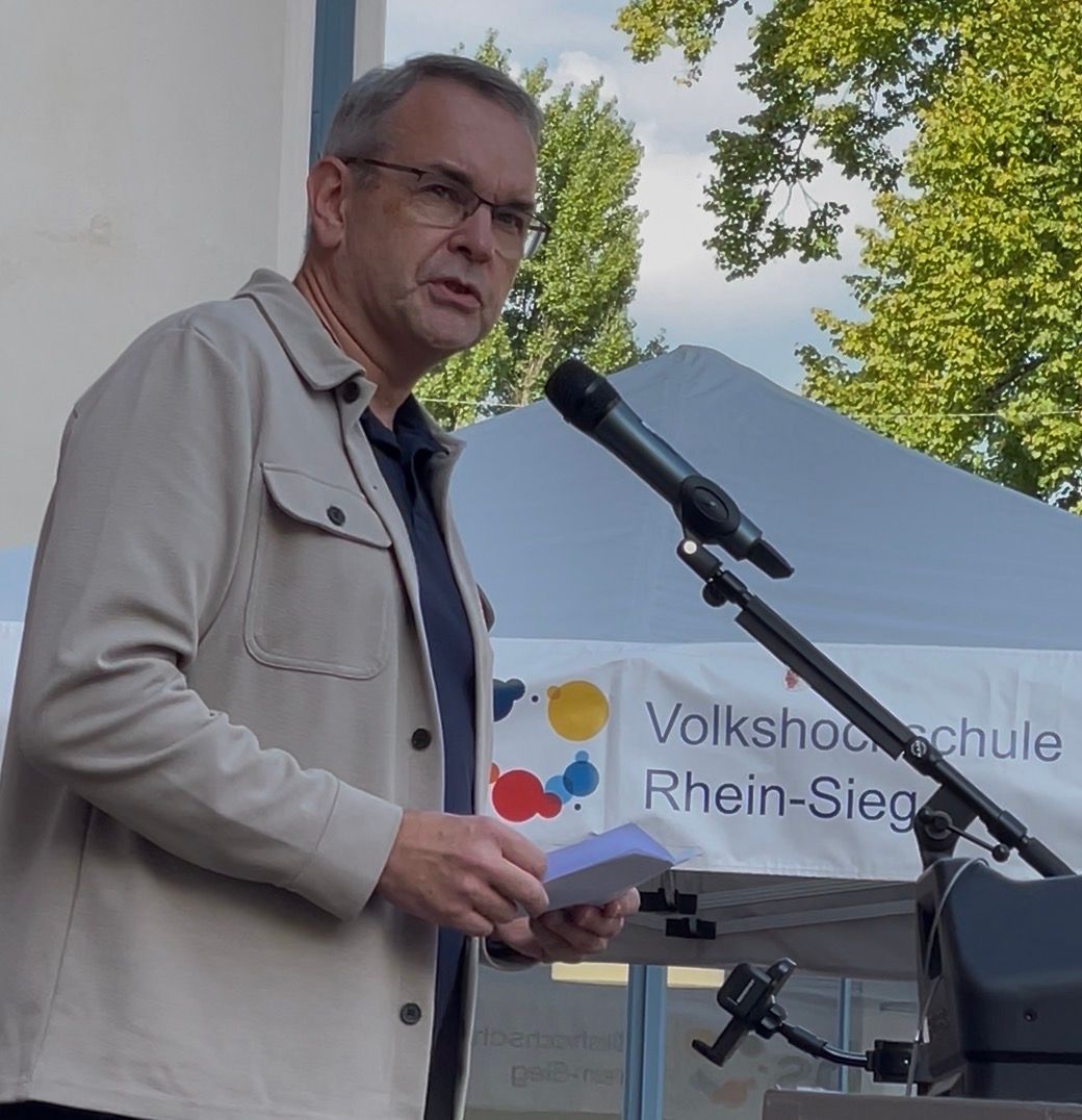 Bürgermeister Stefan Rosemann kündigte den Beitritt der Stadt zum Bündnis für Demokratie und Vielfalt an.