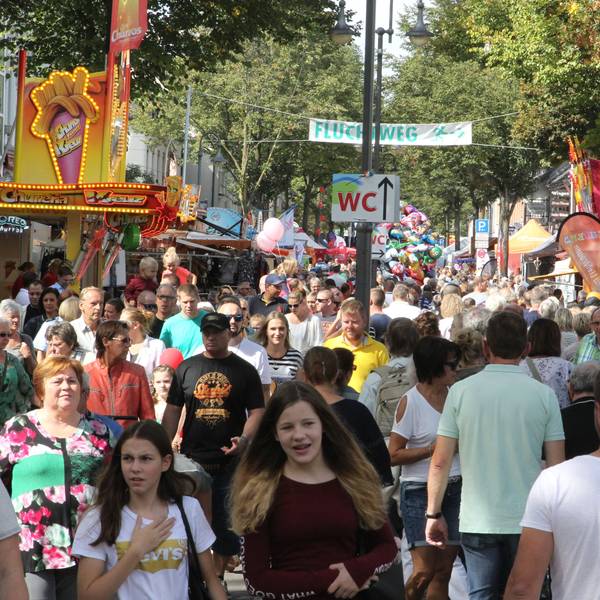 Das Stadtfest Hennef zieht Zentausende Menschen an. Archivfoto.