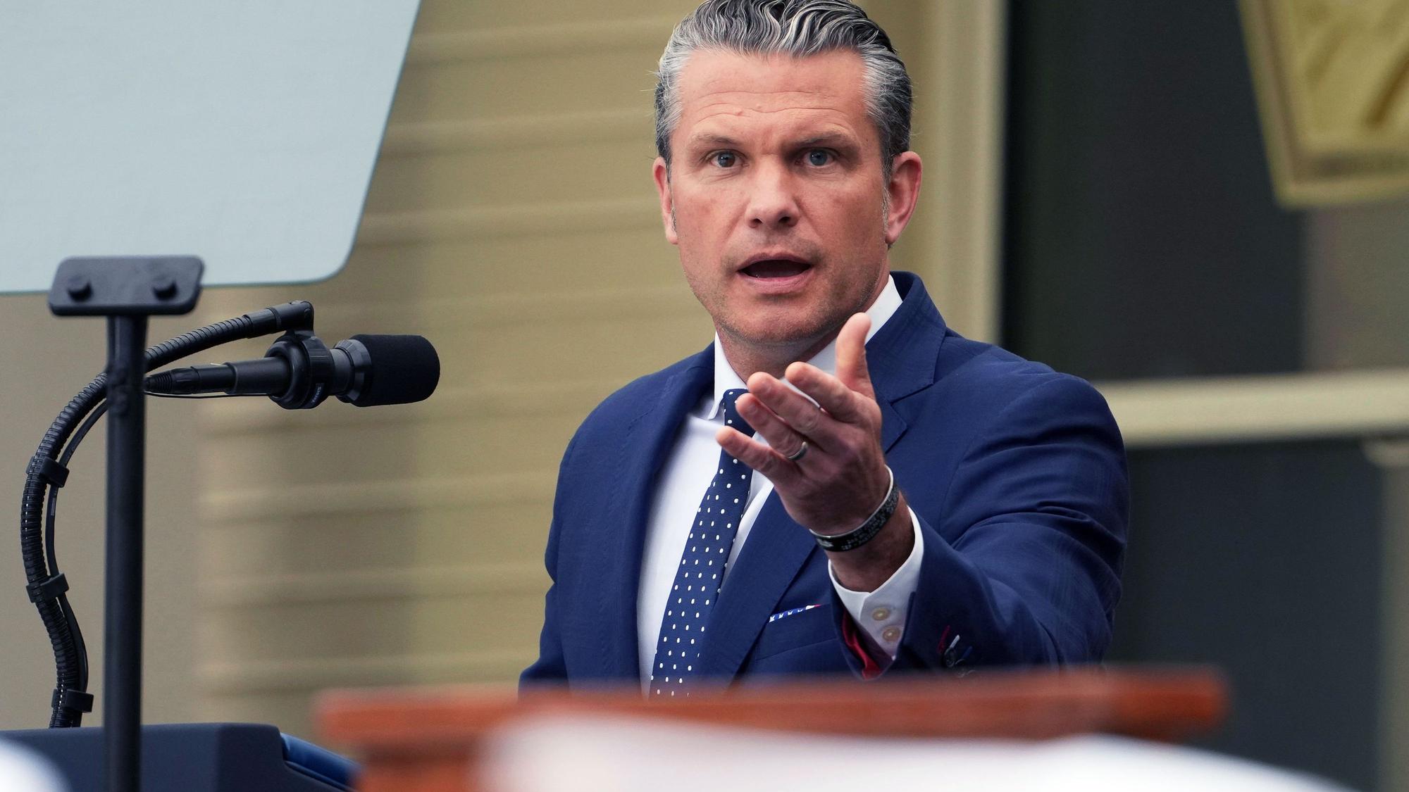 US-Verteidigungsminister Pete Hegseth spricht im Pentagon. Jetzt ist klar, dass der Iran-Krieg eine Lücke in den Munitionsvorräten der USA verursacht hat.
