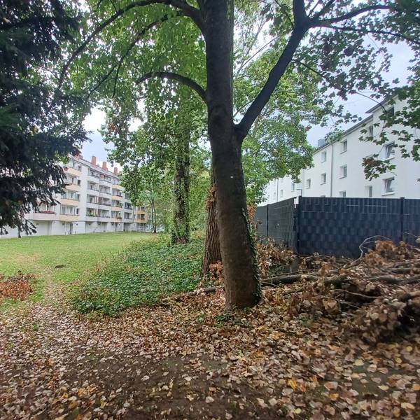 Blick in den Innenhof zwischen Rennbahnstraße 2–24 und Friedrich-Karl-Straße 31–37. Hier sollen neun der 27 Townhäuser entstehen.