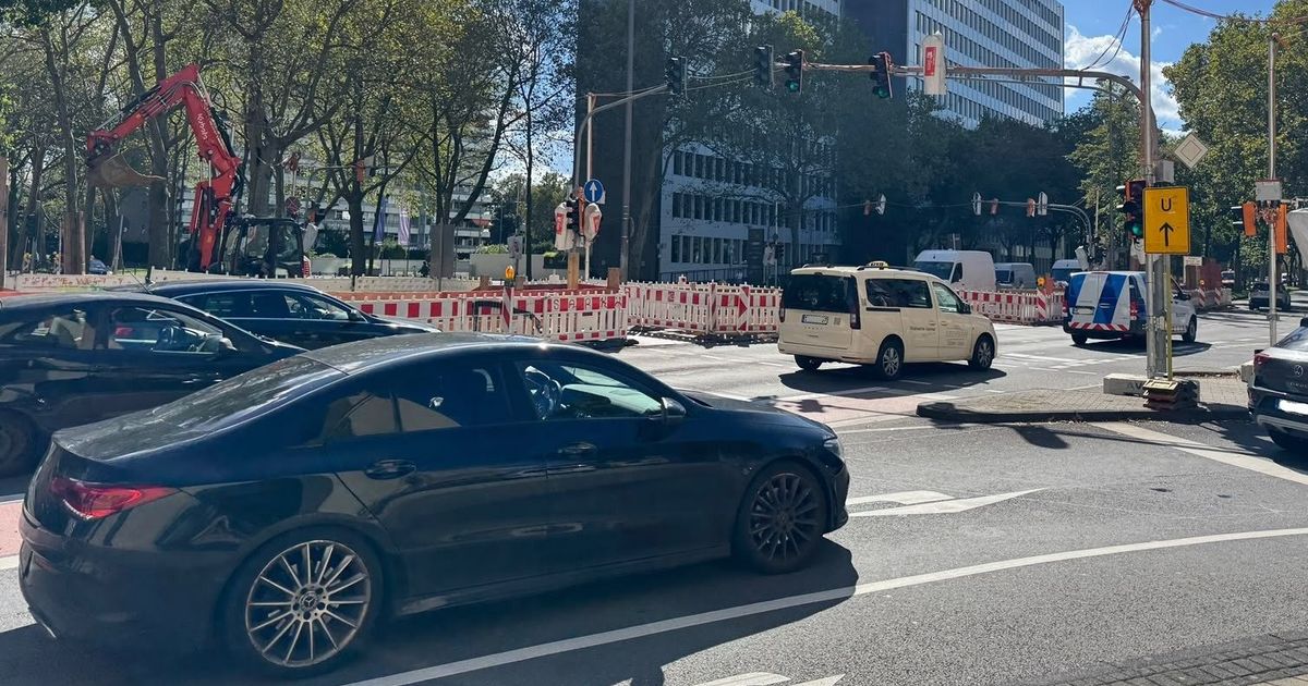 Bis zur A57: Baustelle an Kreuzung Venloer Straße führt zu Dauerstau in ...