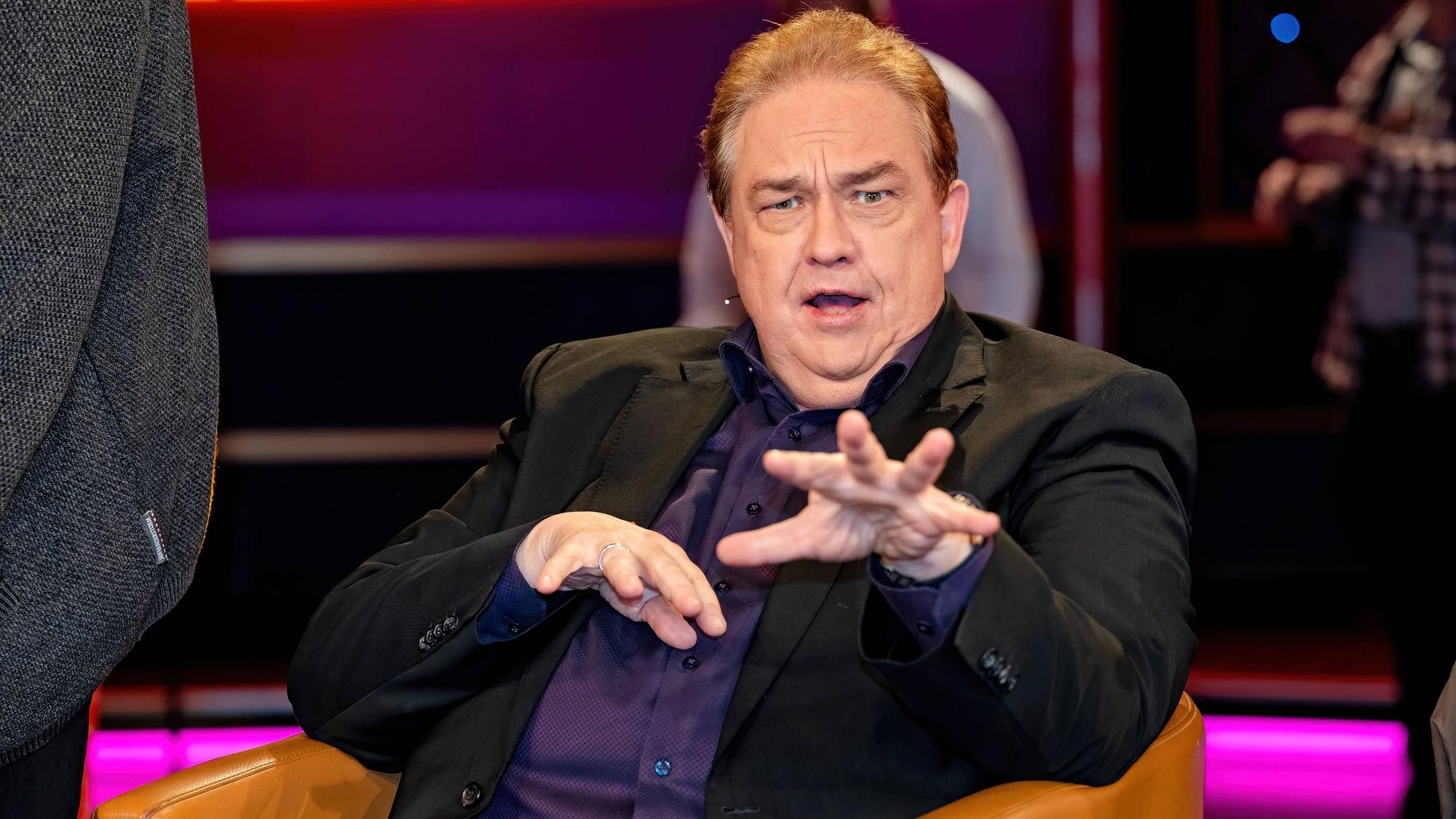 MDR - Riverboat. Schauspieler, Kabarettist und Satiriker Oliver Kalkofe anläßlich der Aufzeichnung der MDR - Talkshow Riverboat am 30.10.2025 in der Mediacity Leipzig. 20251030ADO0034 *** MDR Riverboat actor, cabaret artist and satirist Oliver Kalkofe on the occasion of the recording of the MDR talk show Riverboat on 30 10 2025 at Mediacity Leipzig 20251030ADO0034