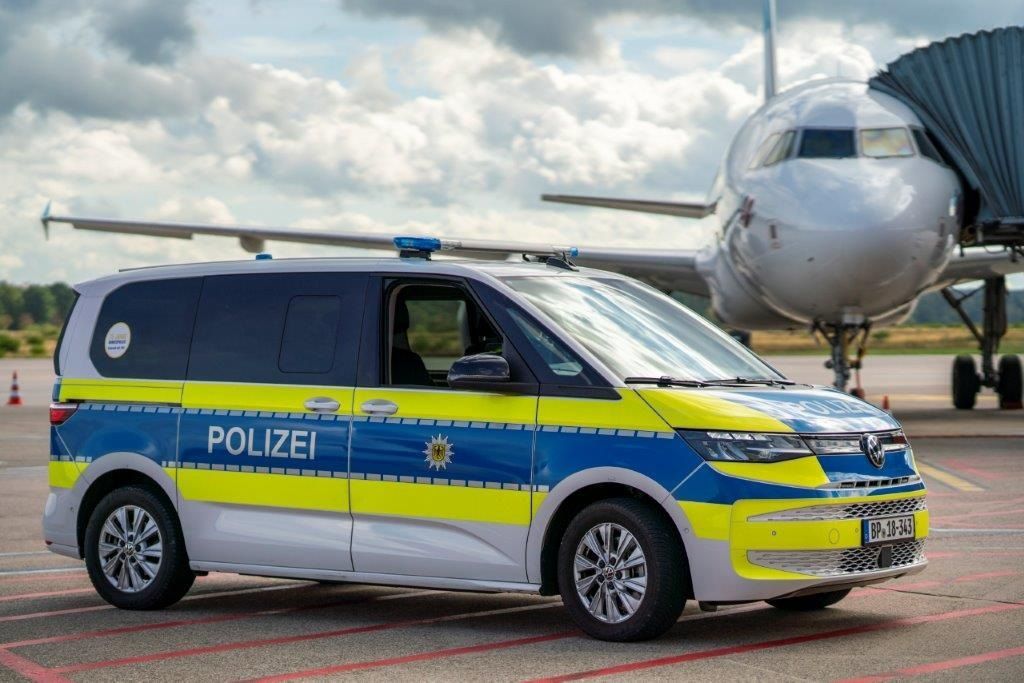 Bundespolizei nimmt Mann am Flughafen Köln/Bonn fest.
