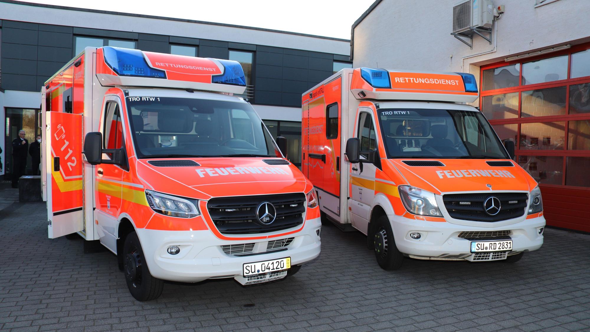 Die Stadt Troisdorf hat einen neuen Rettungswagen für rund 240.000 Euro angeschafft mit einem elektrohydraulischen Be- und Entladesystem, erstmalig im Kreis.