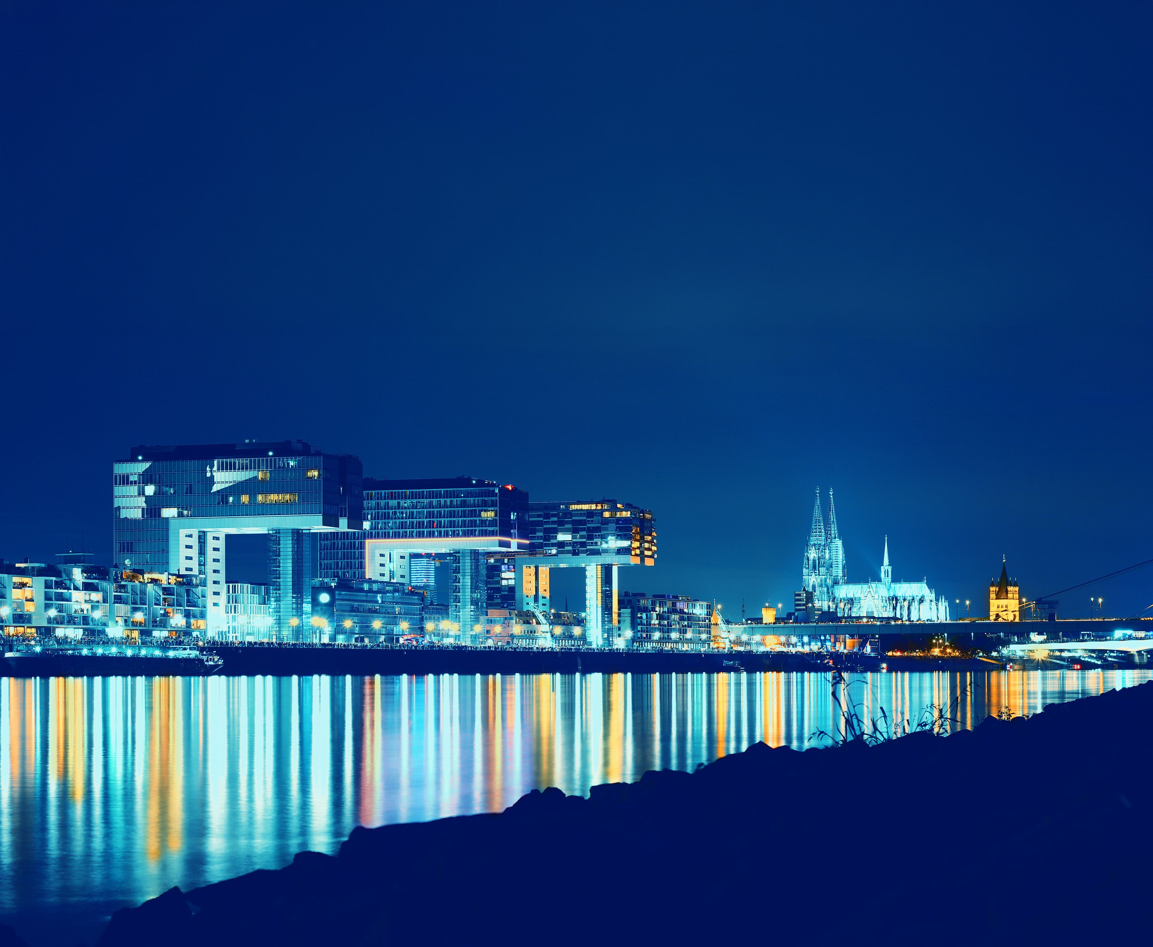 Kölner Rheinpanorama bei Nacht