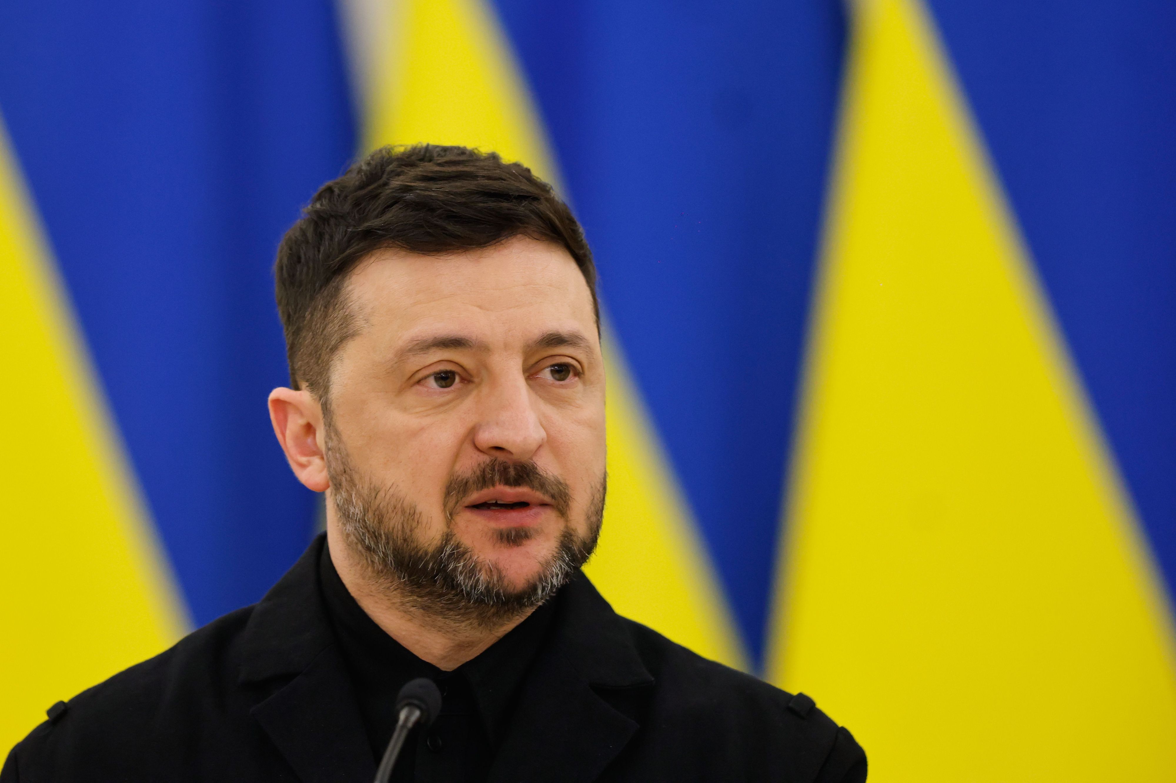 Der ukrainische Präsident Wolodymyr Selenskyj spricht während einer Pressekonferenz. (Archivbild)