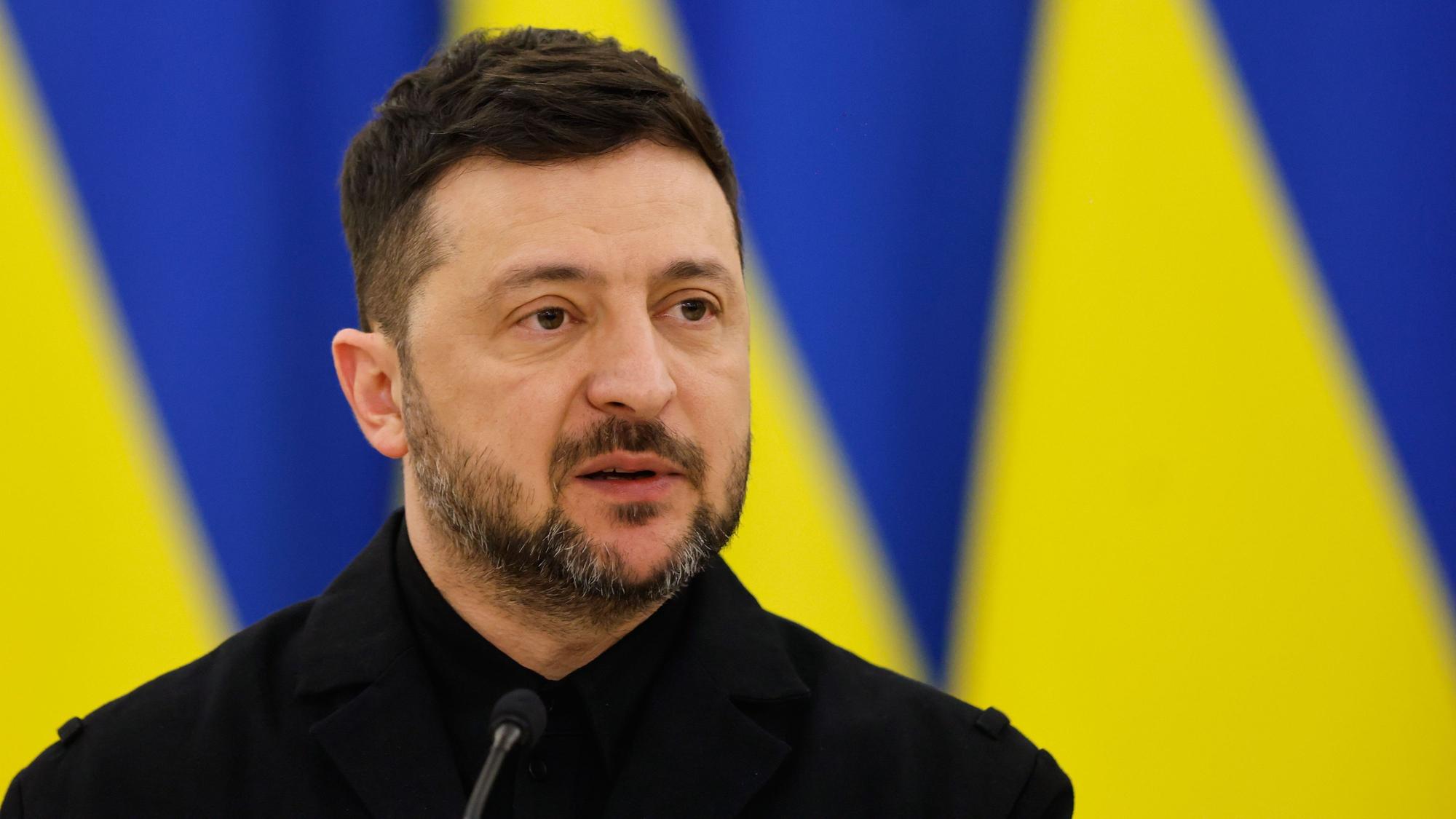 Der ukrainische Präsident Wolodymyr Selenskyj spricht während einer Pressekonferenz. (Archivbild)