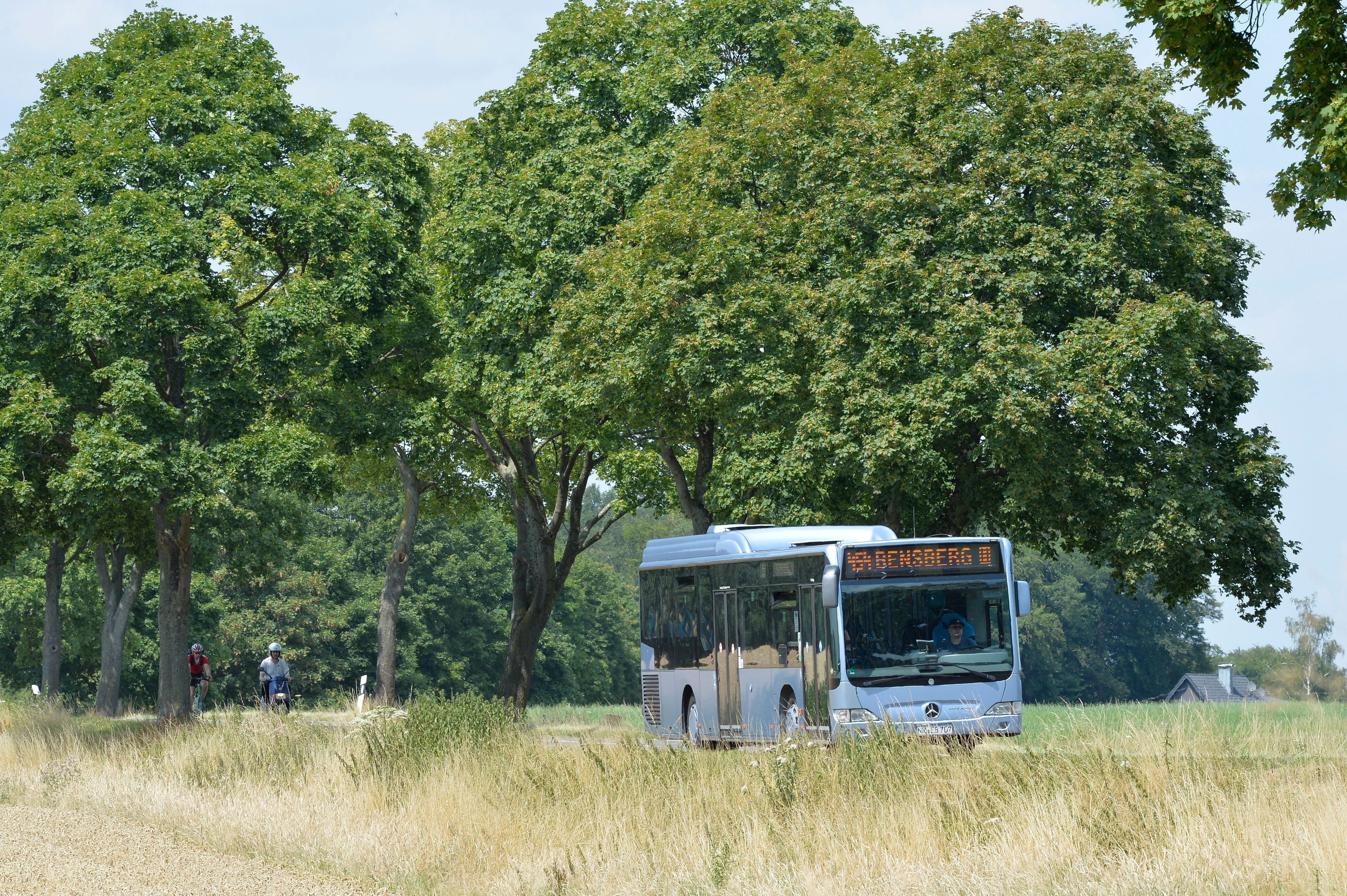 Bus zwischen Herkenrath und Spitze.