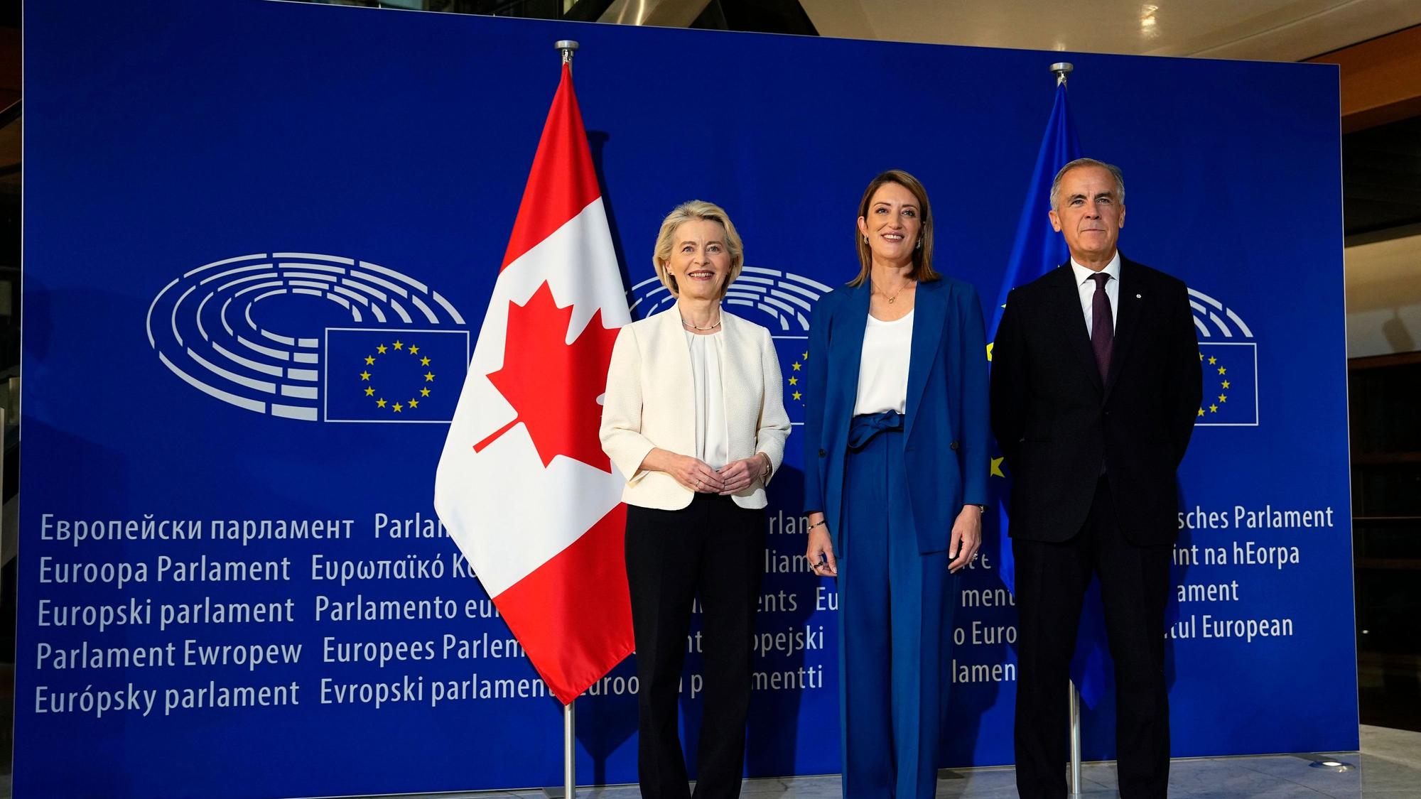 Straßburg: Kanadas Premierminister Mark Carney (r.) wird am Mittwoch (16. September) von der Präsidentin des Europäischen Parlaments, Roberta Metsola (M.), und der Präsidentin der Europäischen Kommission, Ursula von der Leyen (l.), begrüßt