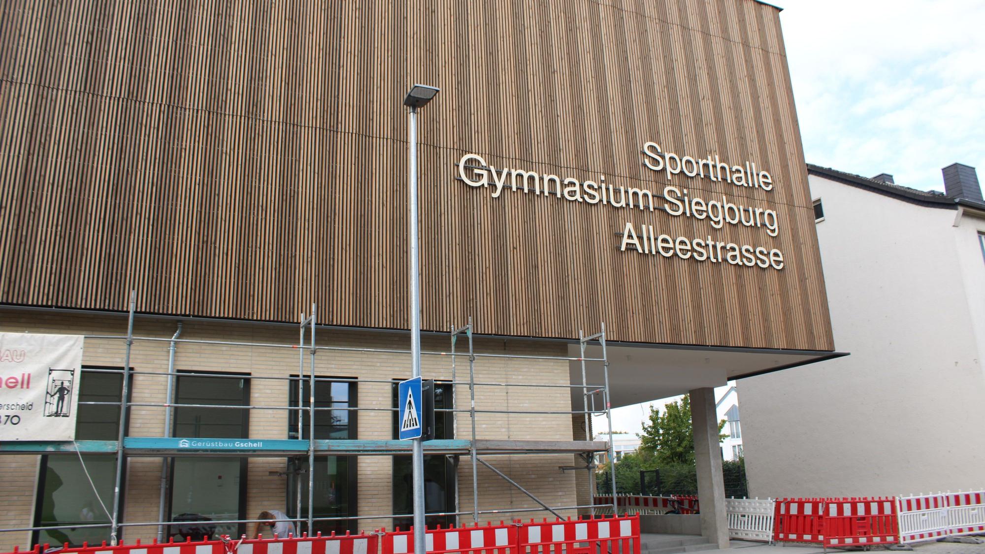Neue Vierfachturnhalle für das Gymnasium Alleestraße in Siegburg eröffnet