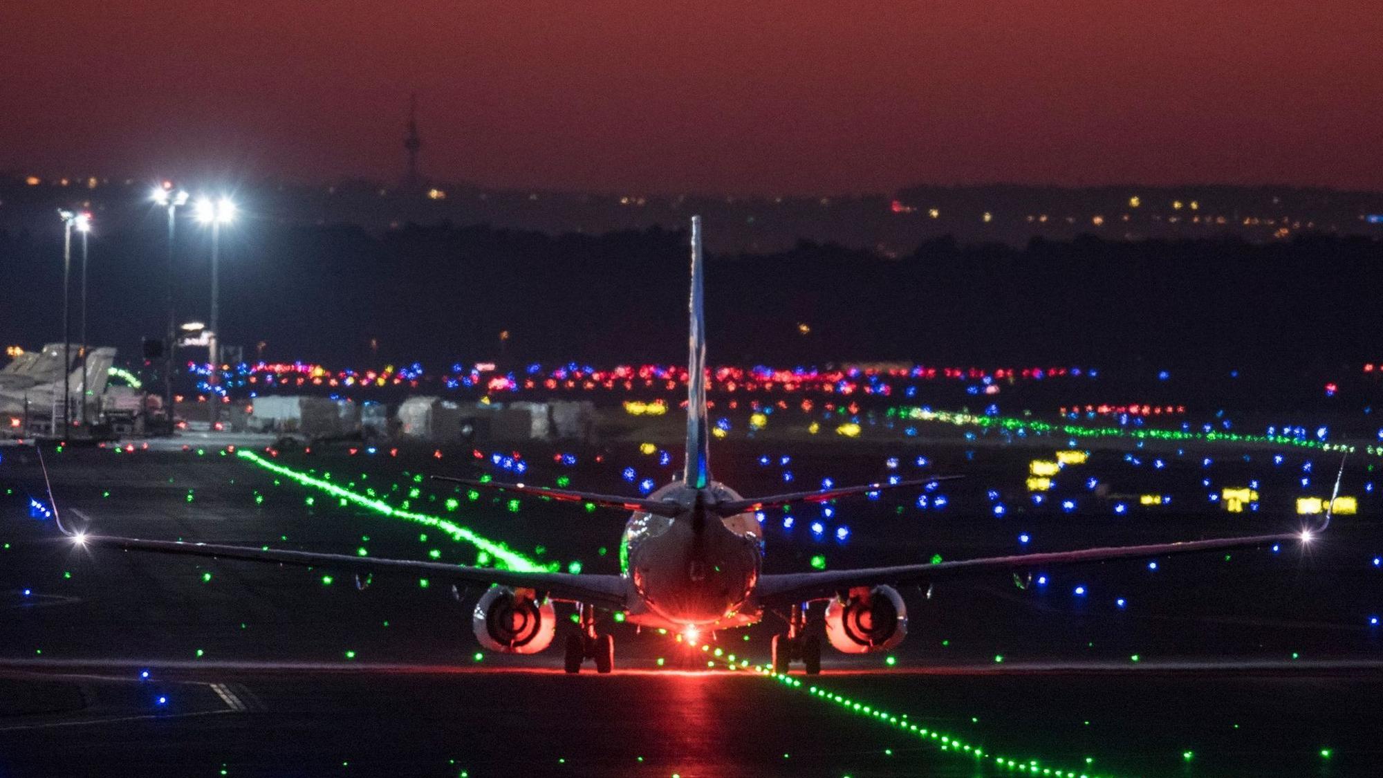 Flughafen Frankfurt bei Nacht