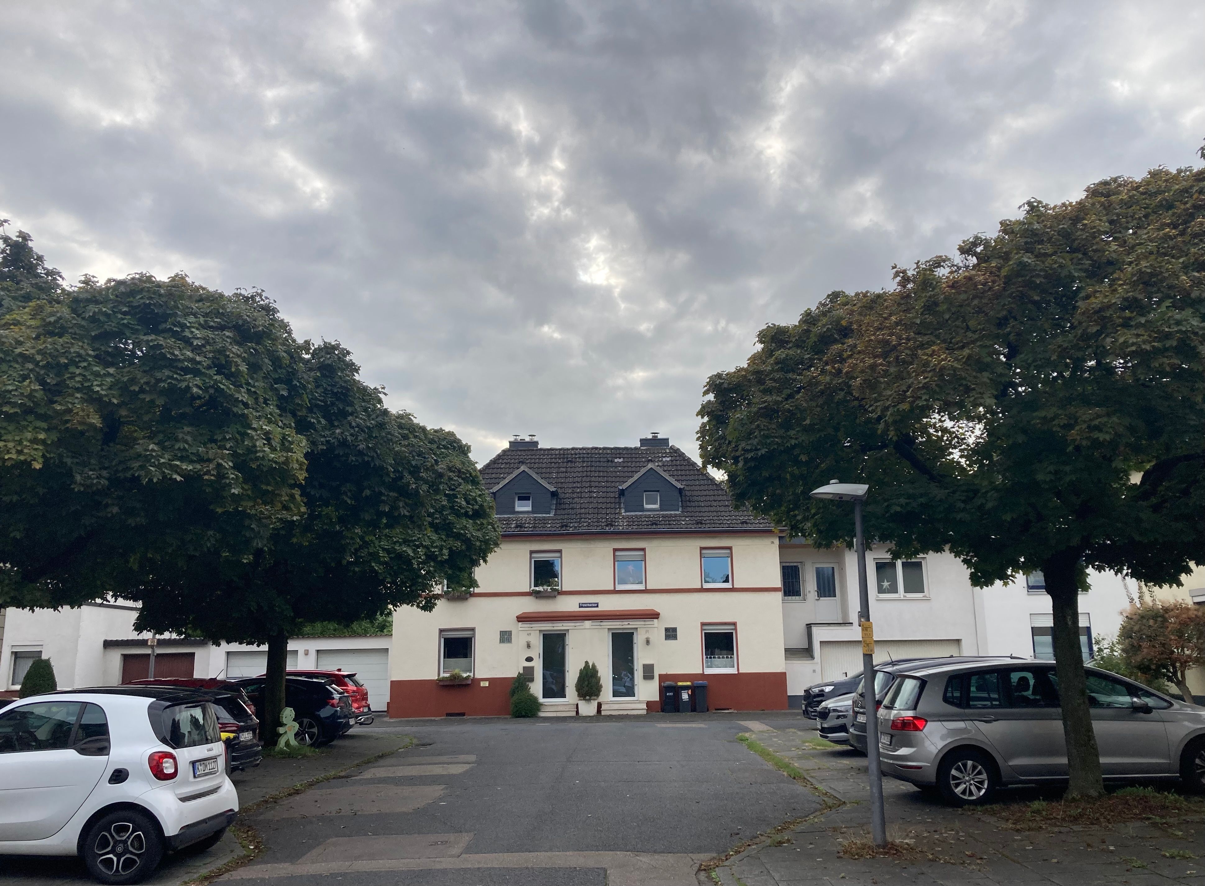 Früher standen hier nicht drei, sondern vier Bäume.
