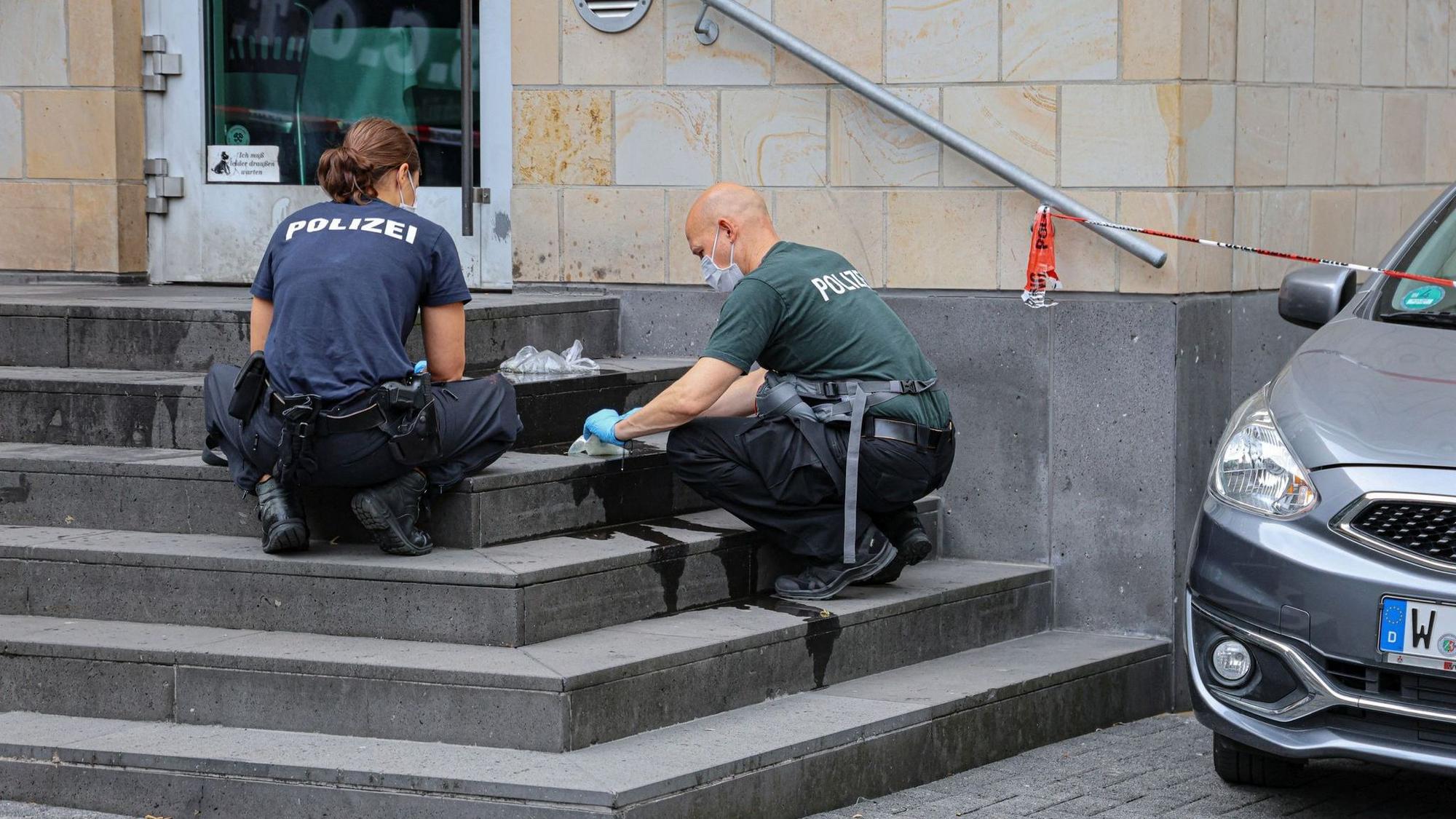 Feuer an Nebeneingang von Synagoge Wuppertal gelegt